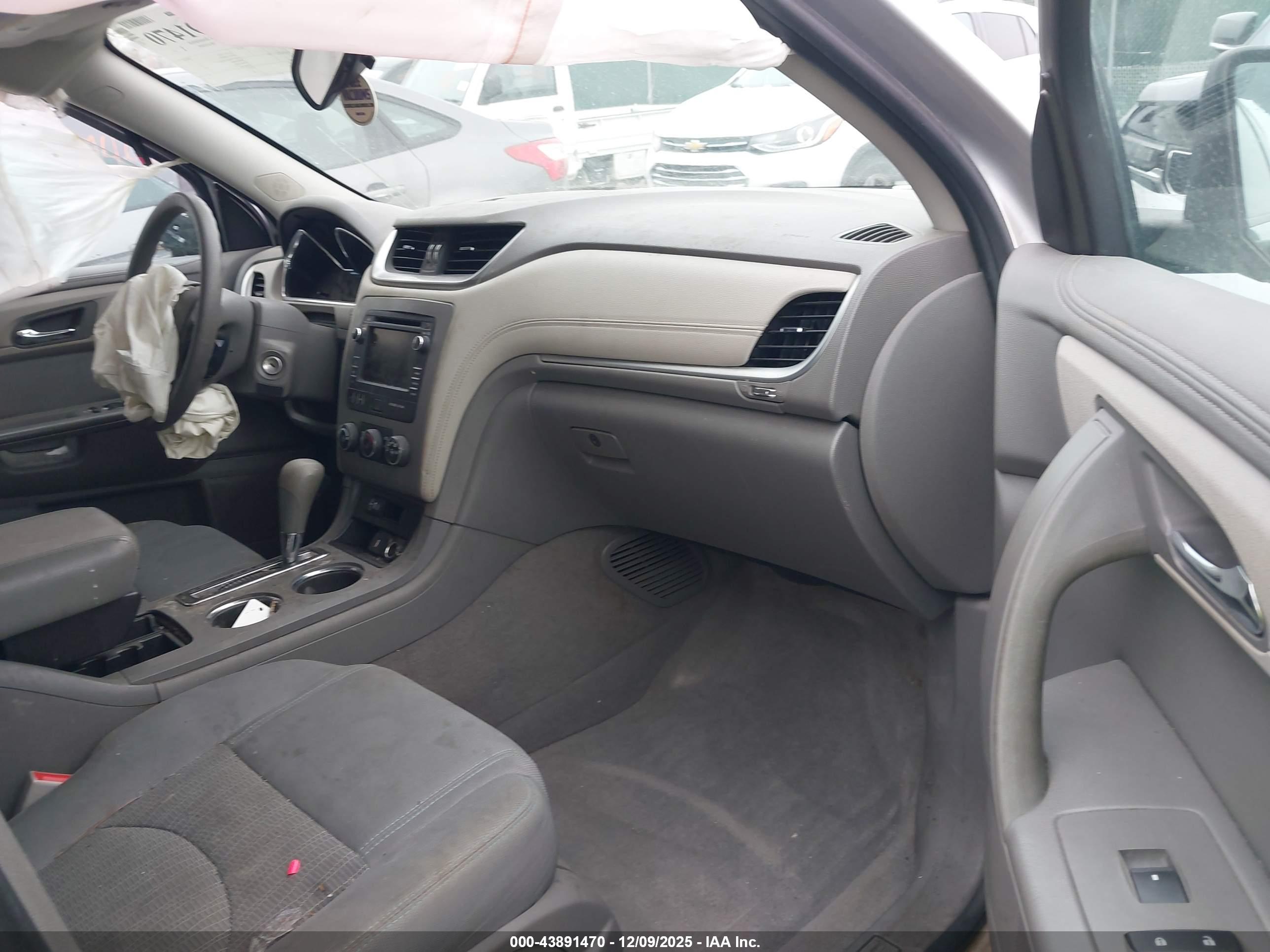 CHEVROLET TRAVERSE image 5