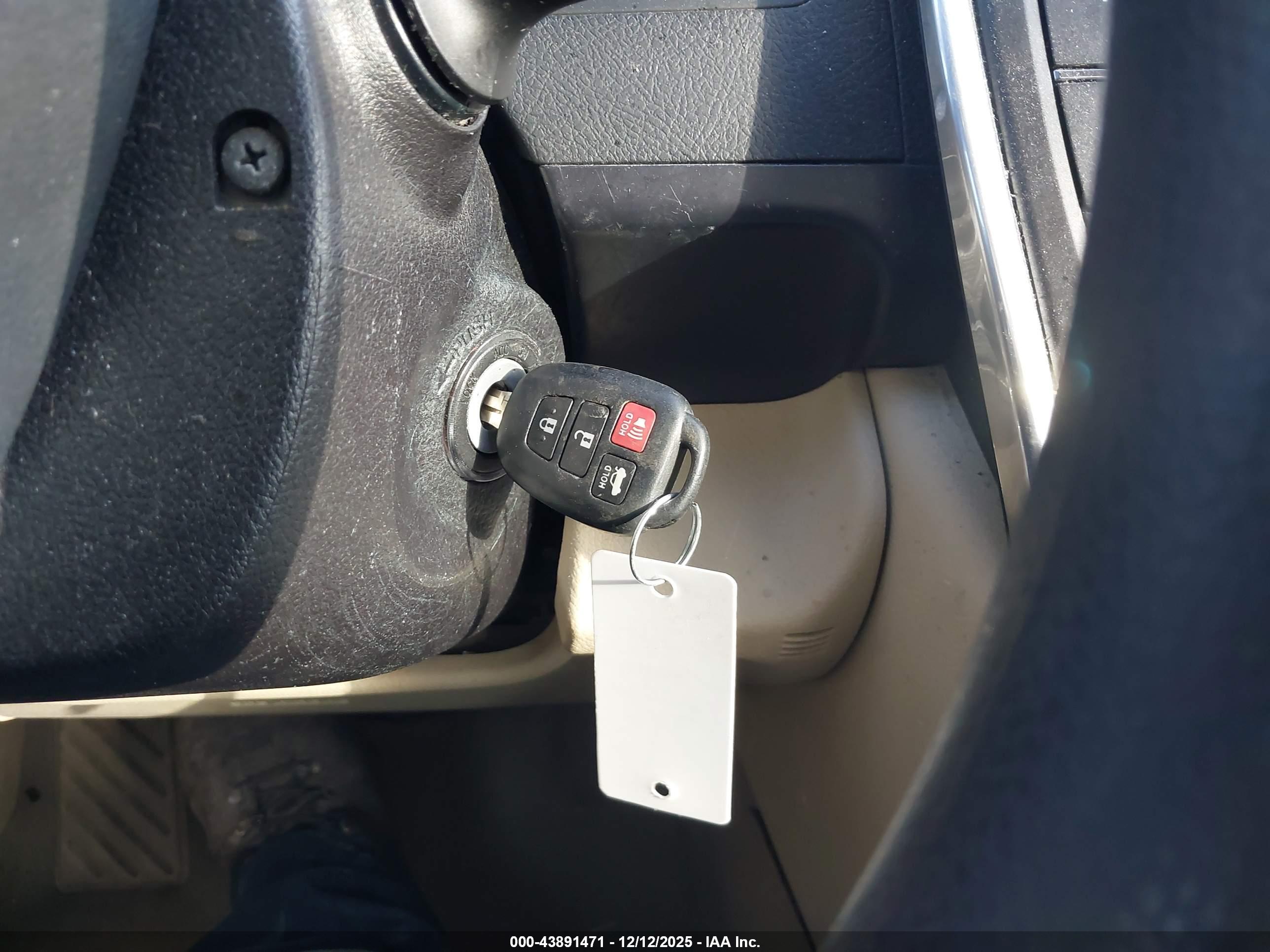 TOYOTA CAMRY image 11