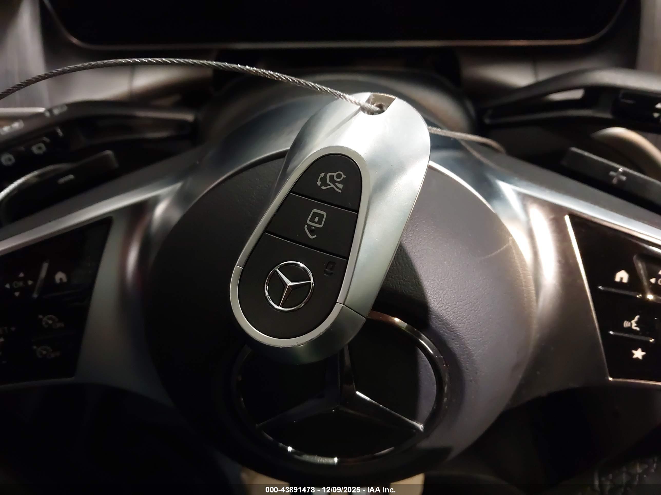 MERCEDES-BENZ GLC image 11