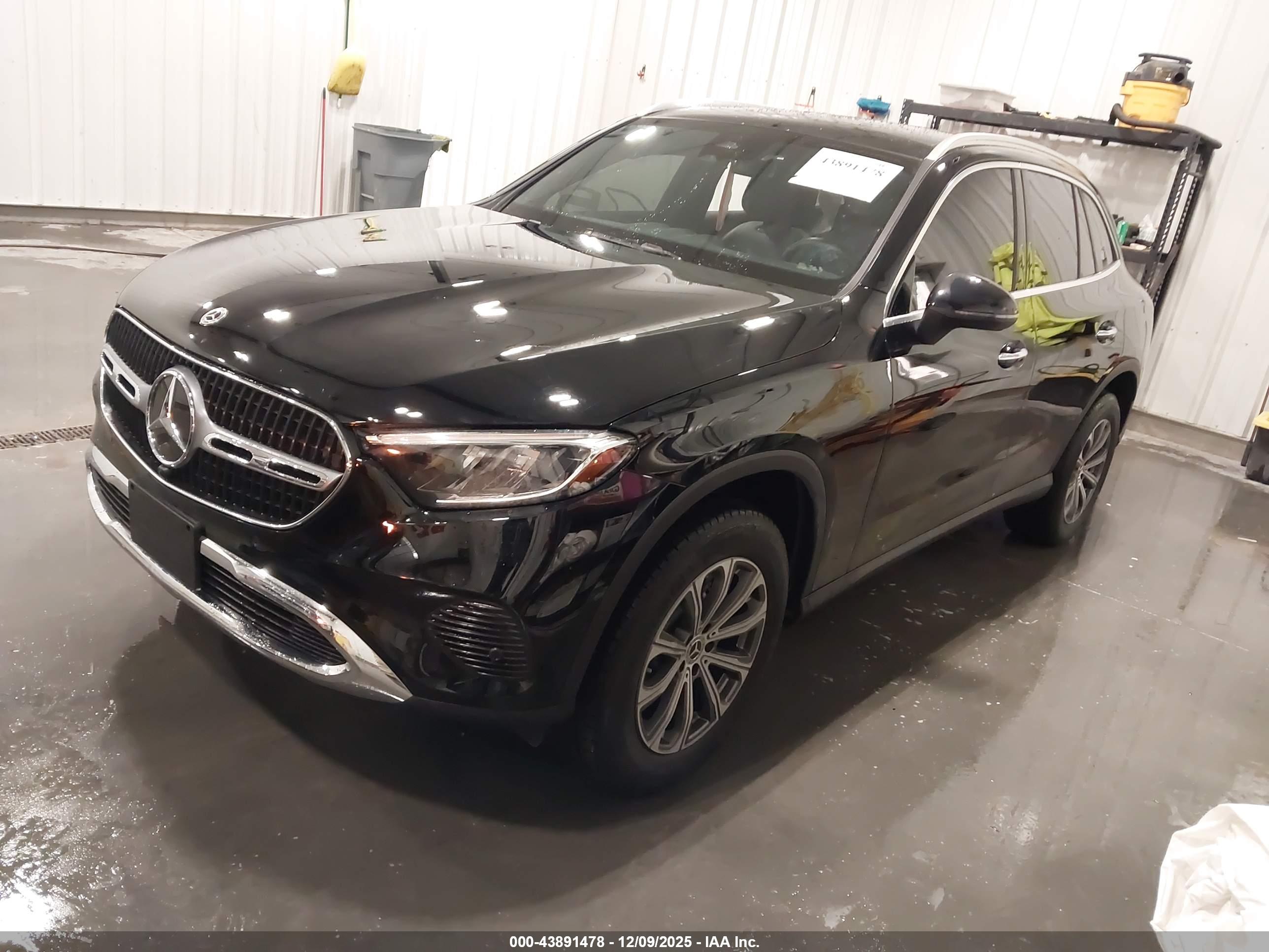 MERCEDES-BENZ GLC image 2