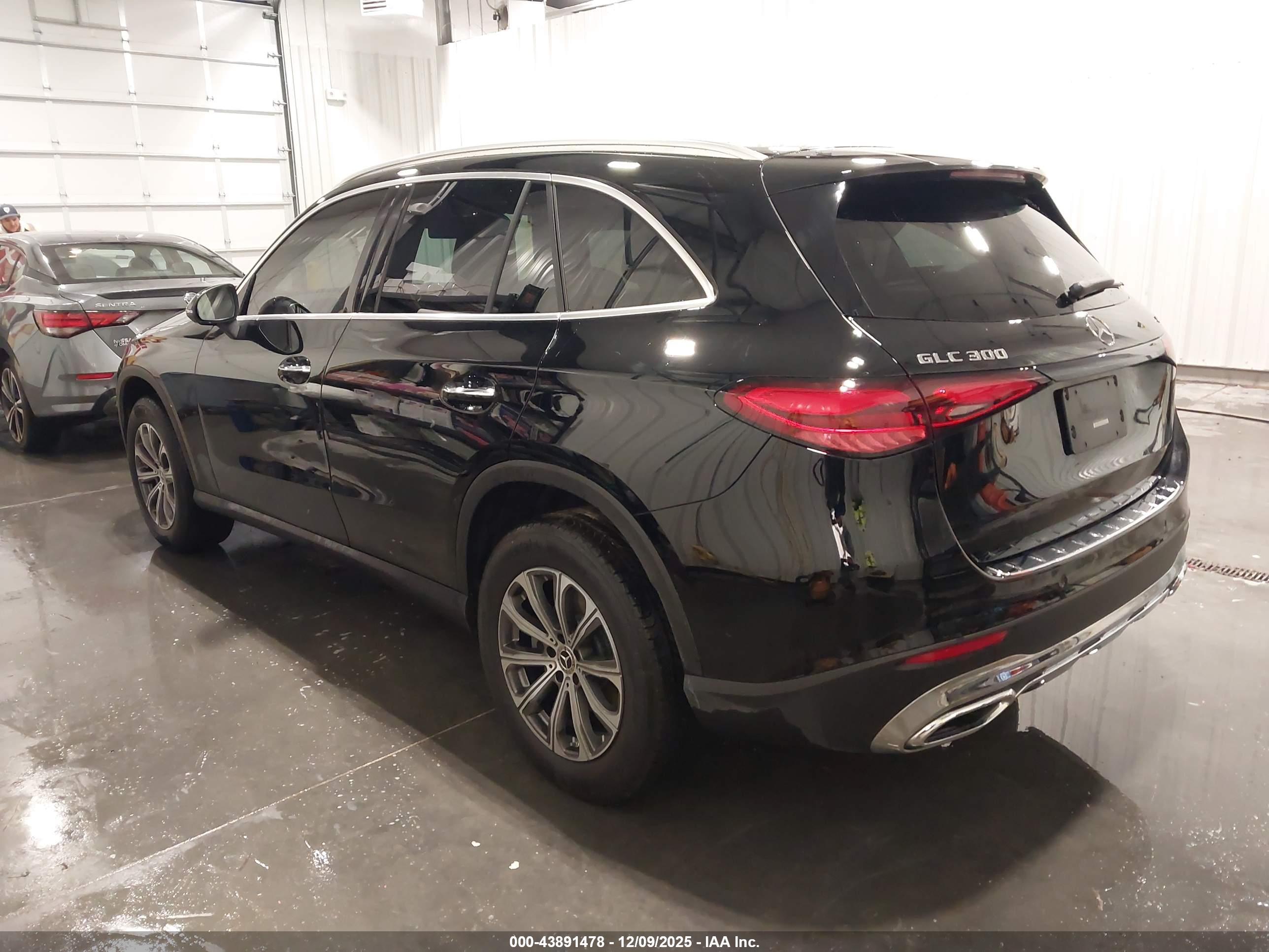 MERCEDES-BENZ GLC image 3