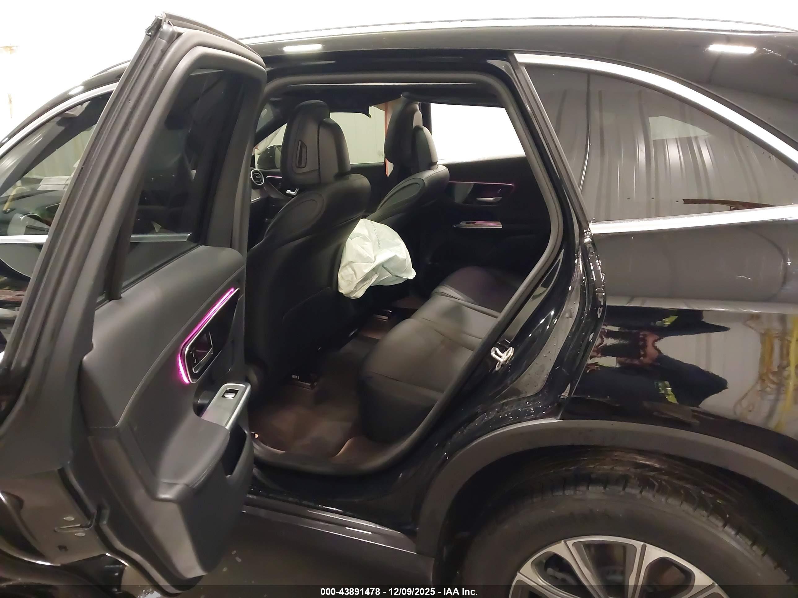 MERCEDES-BENZ GLC image 8