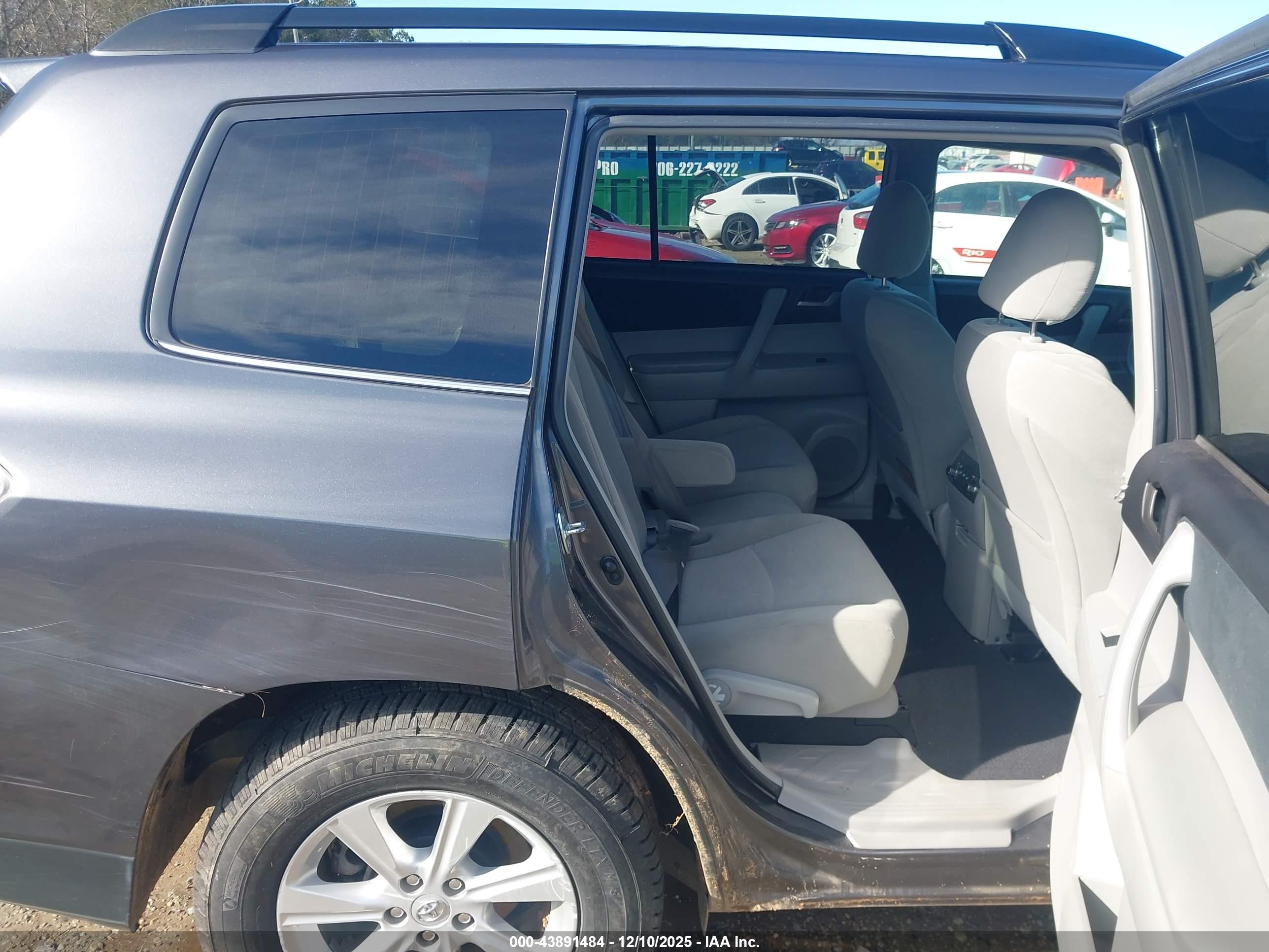 TOYOTA HIGHLANDER image 8