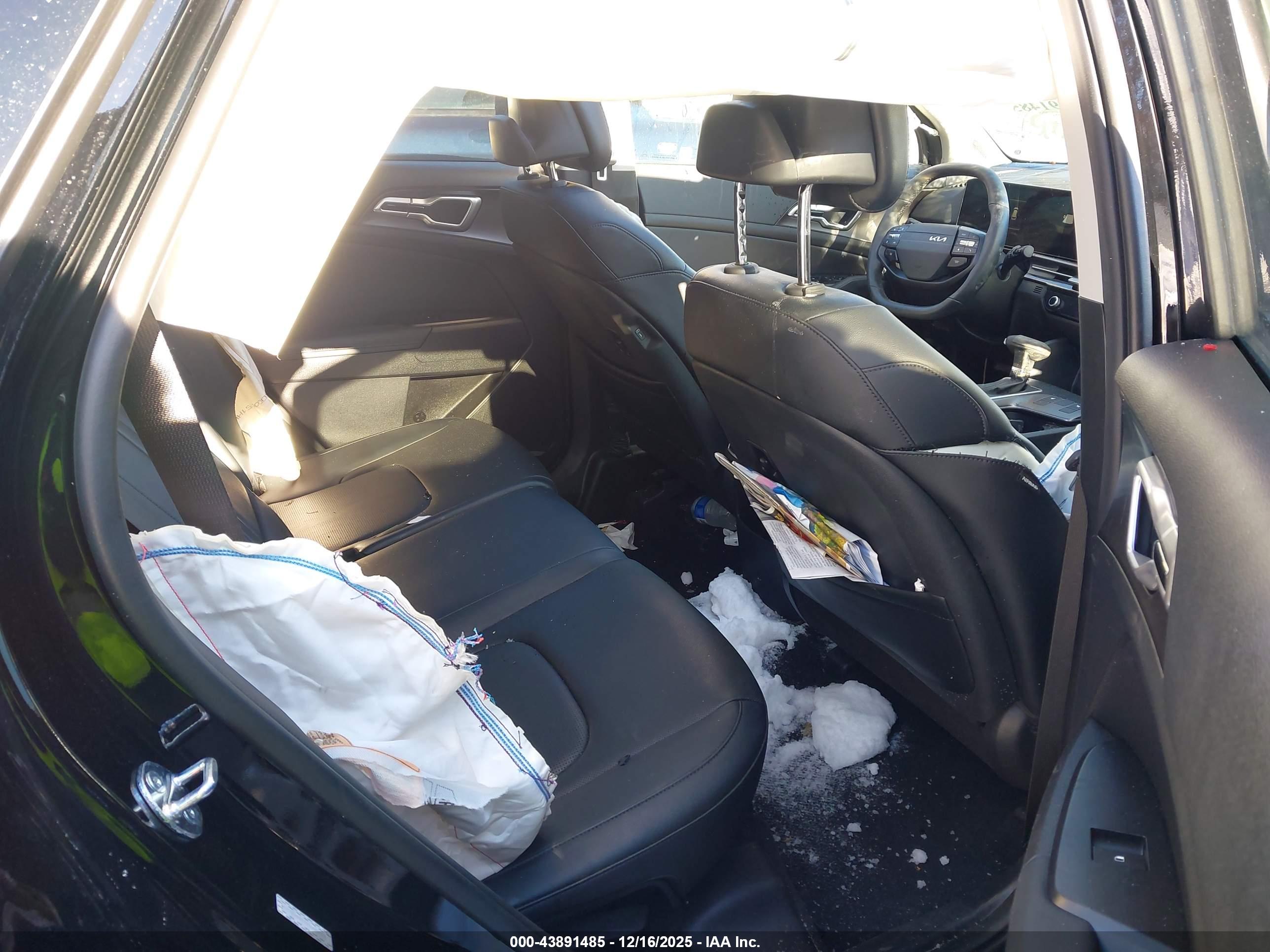 KIA SPORTAGE image 8