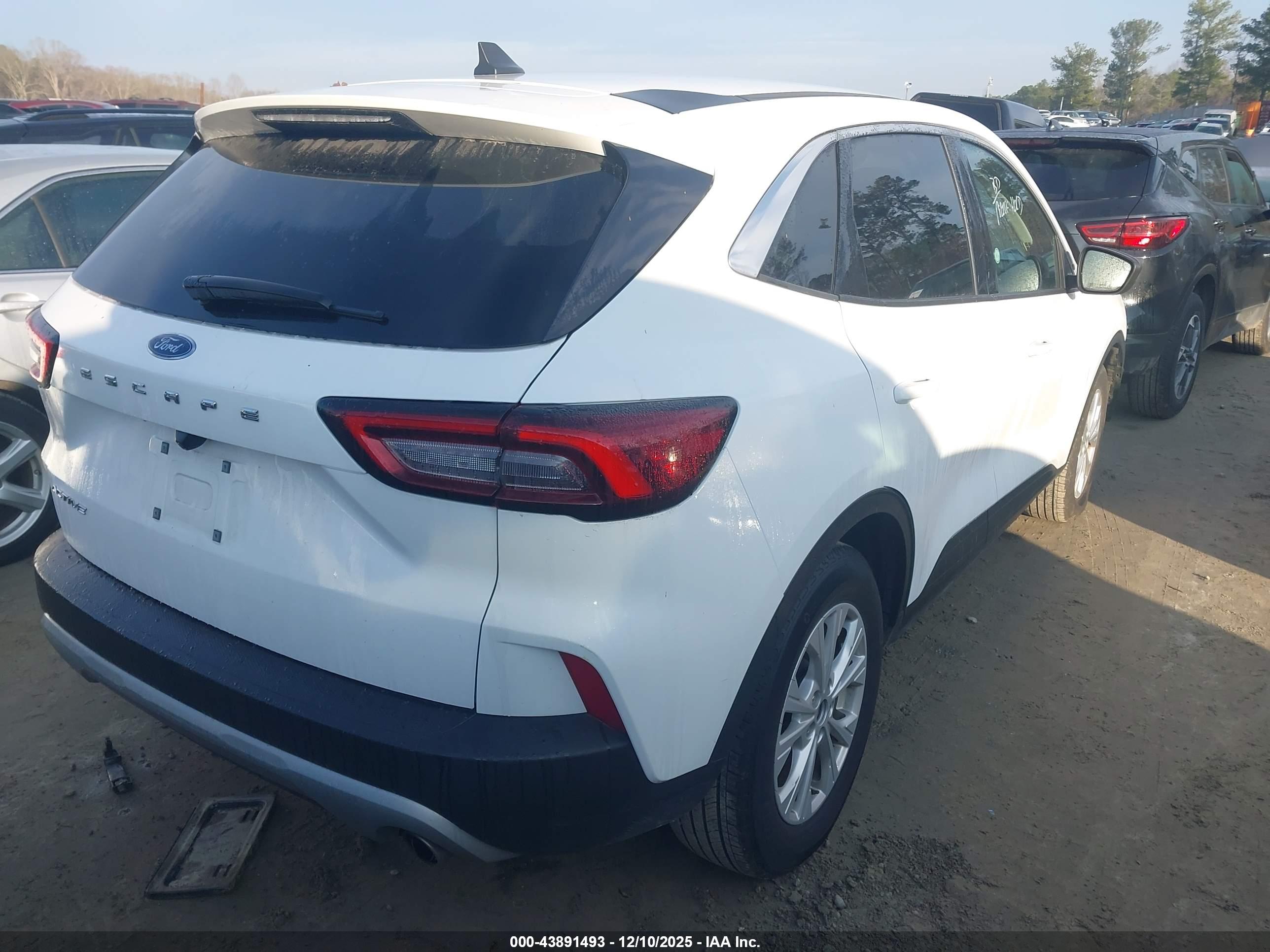 FORD ESCAPE image 4