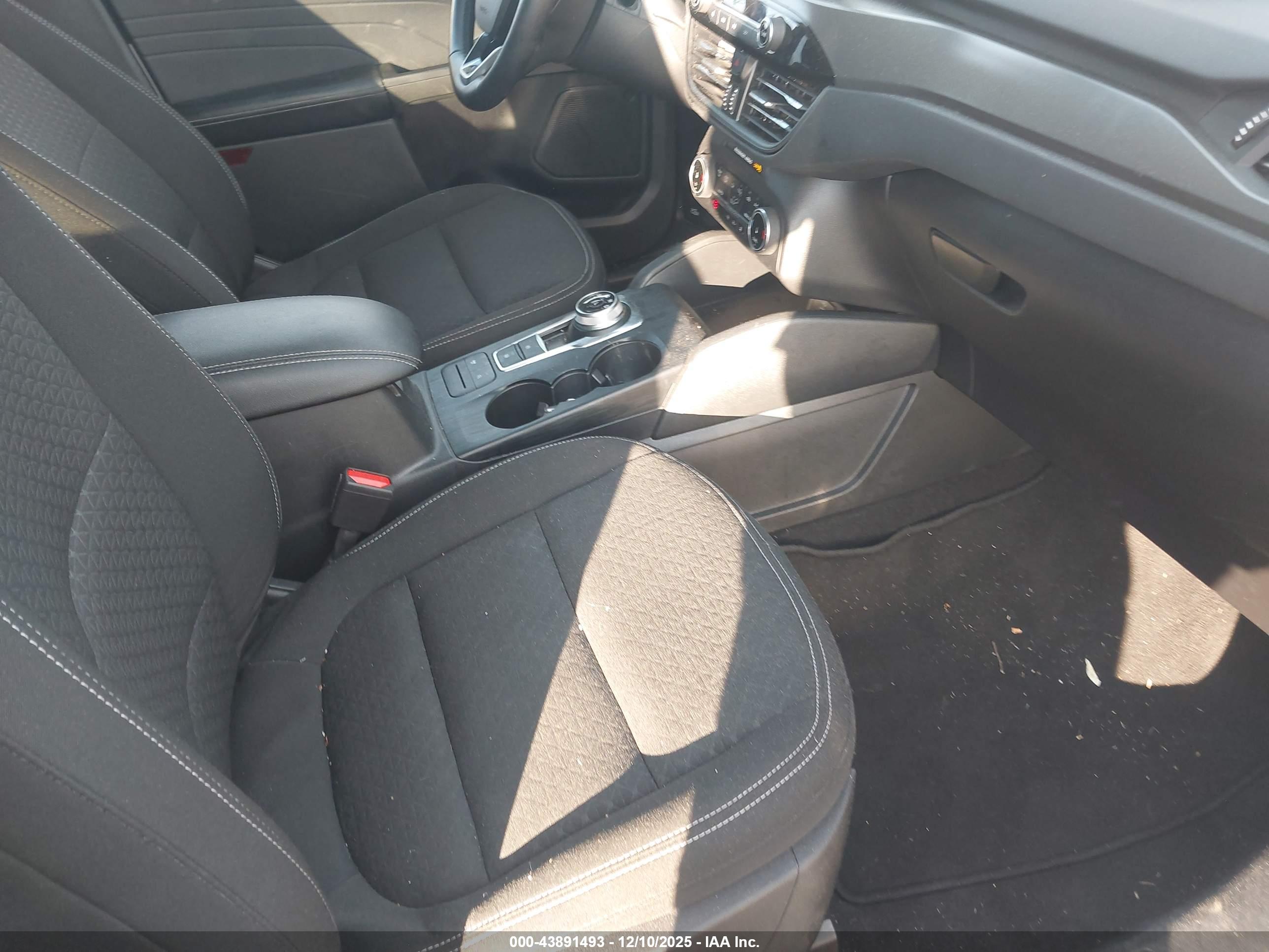 FORD ESCAPE image 5