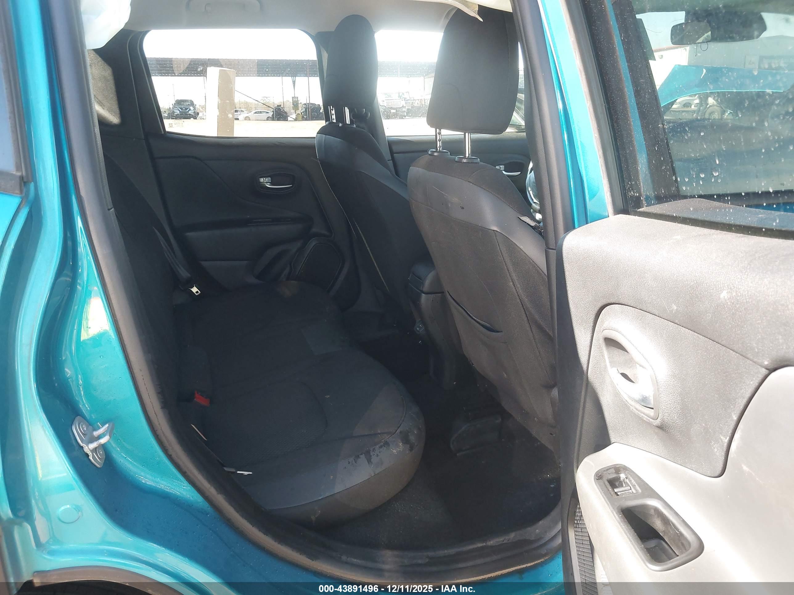 JEEP RENEGADE image 8