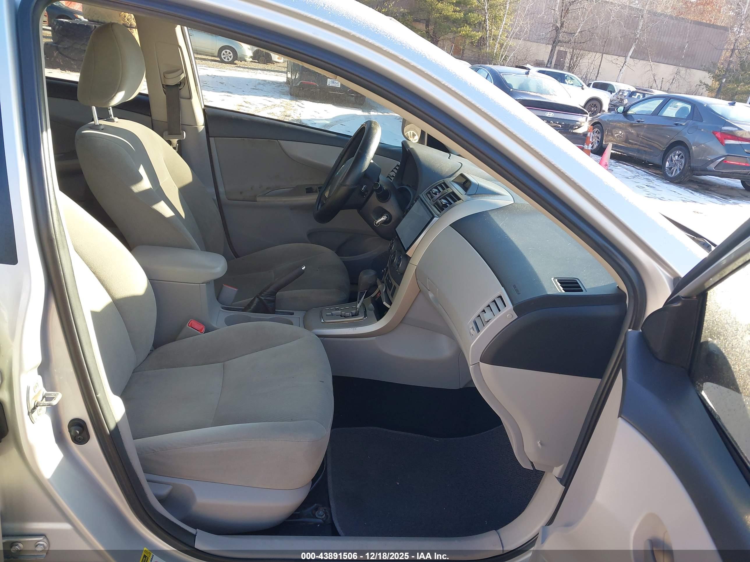TOYOTA COROLLA image 5