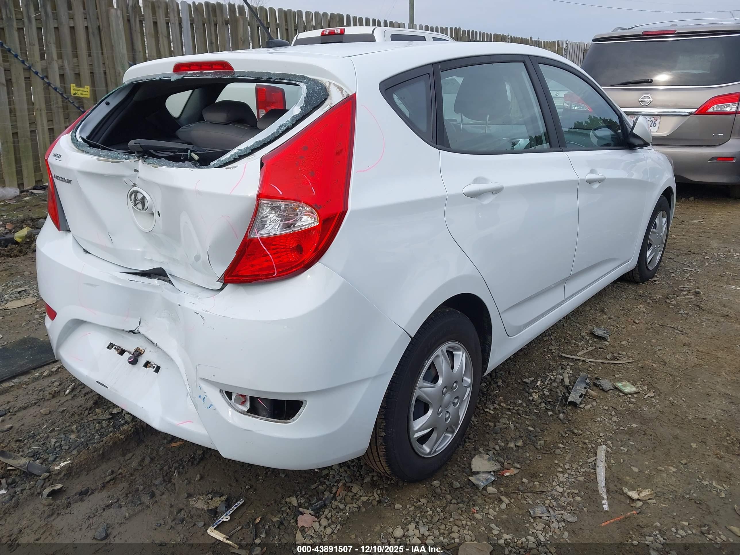 HYUNDAI ACCENT image 4