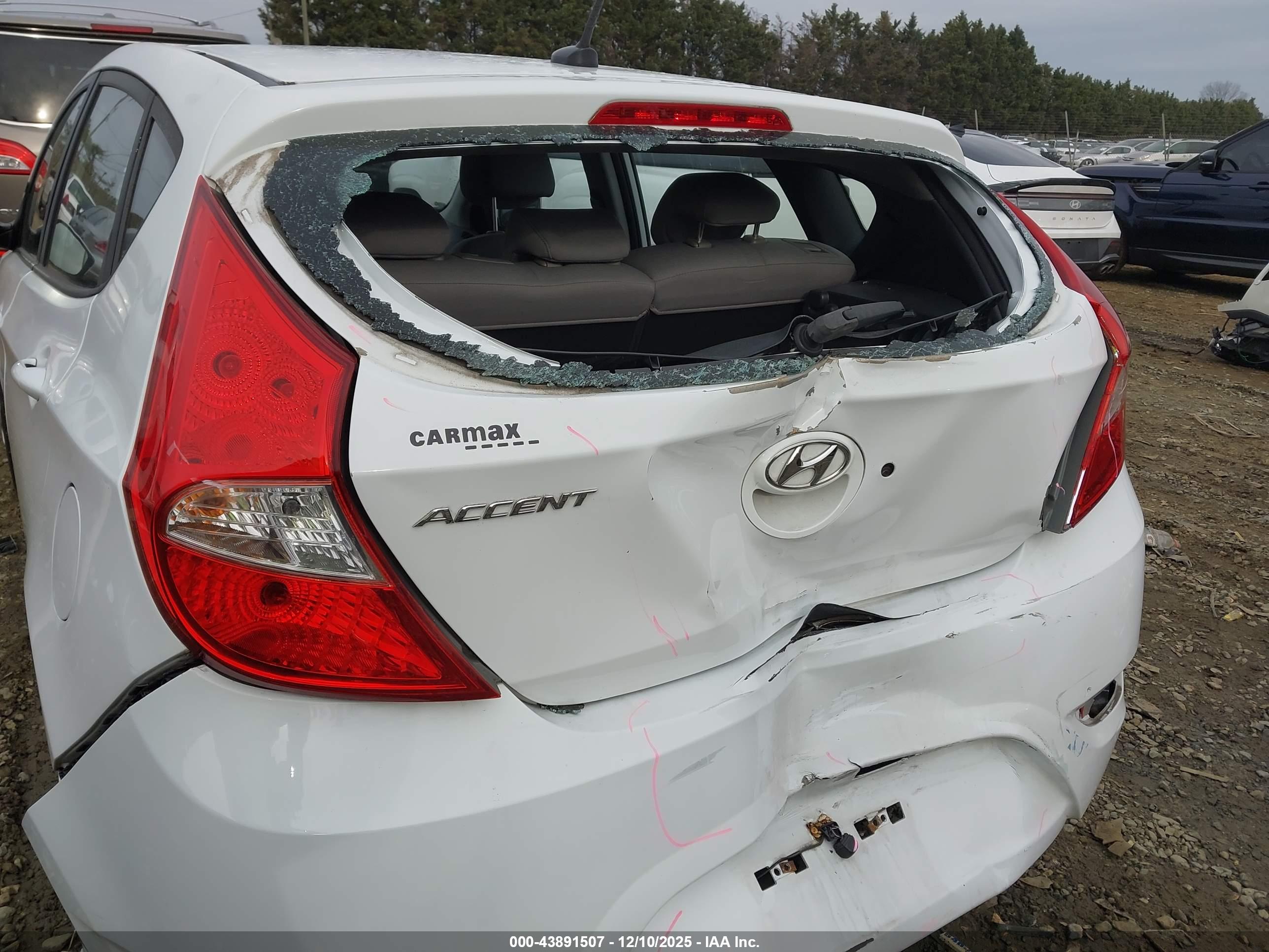 HYUNDAI ACCENT image 6
