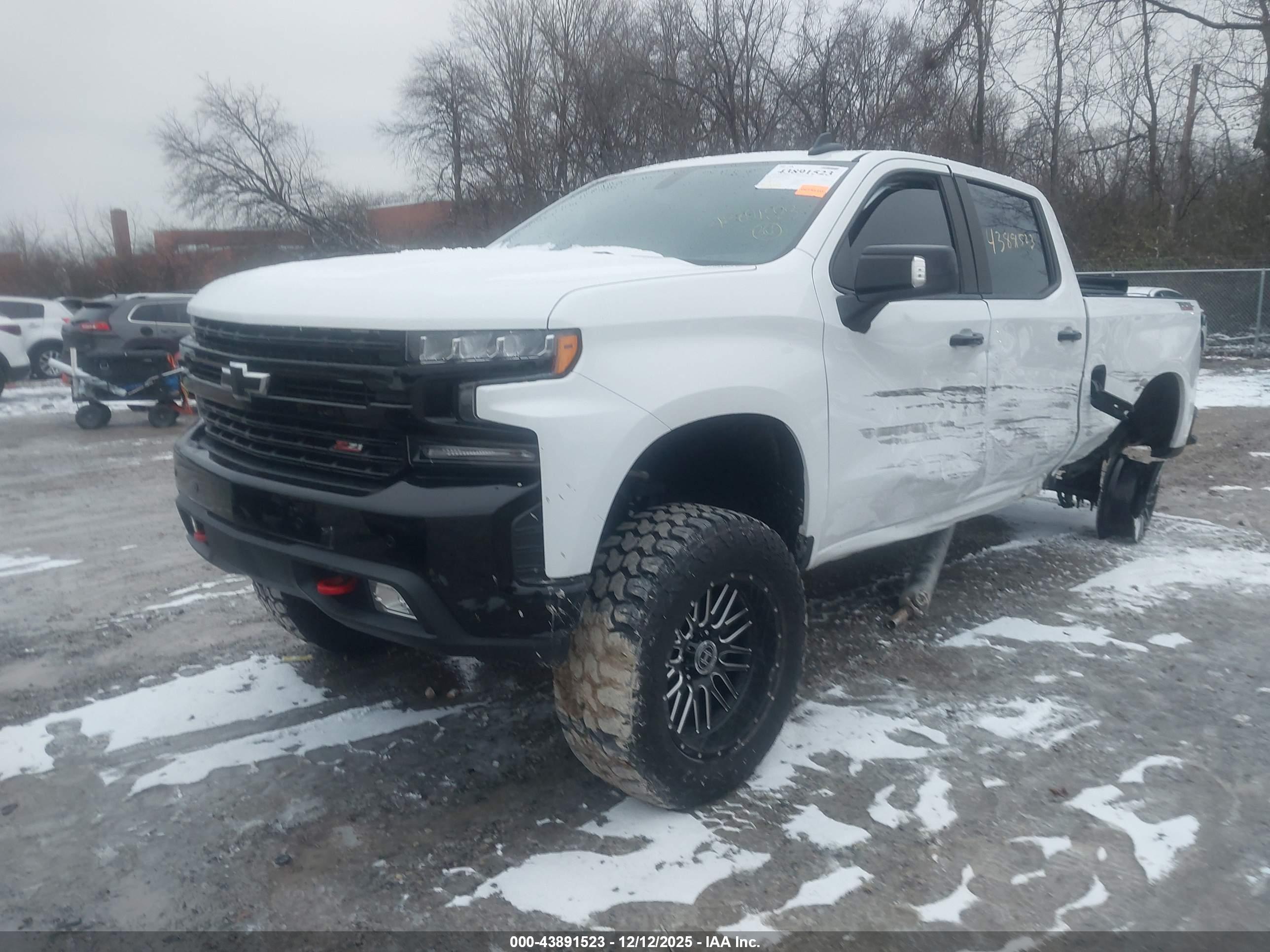 CHEVROLET SILVERADO image 2