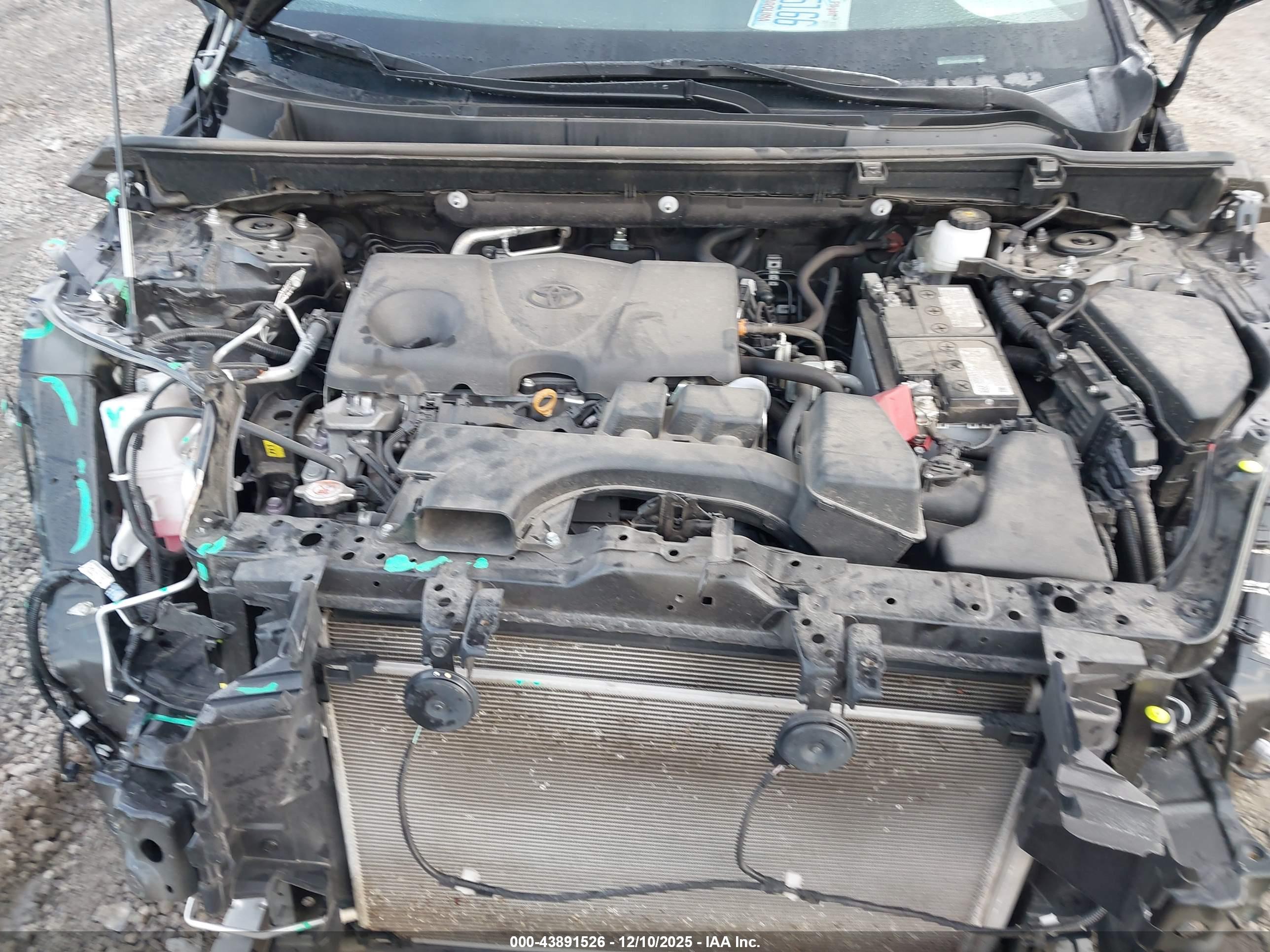 TOYOTA RAV4 image 10