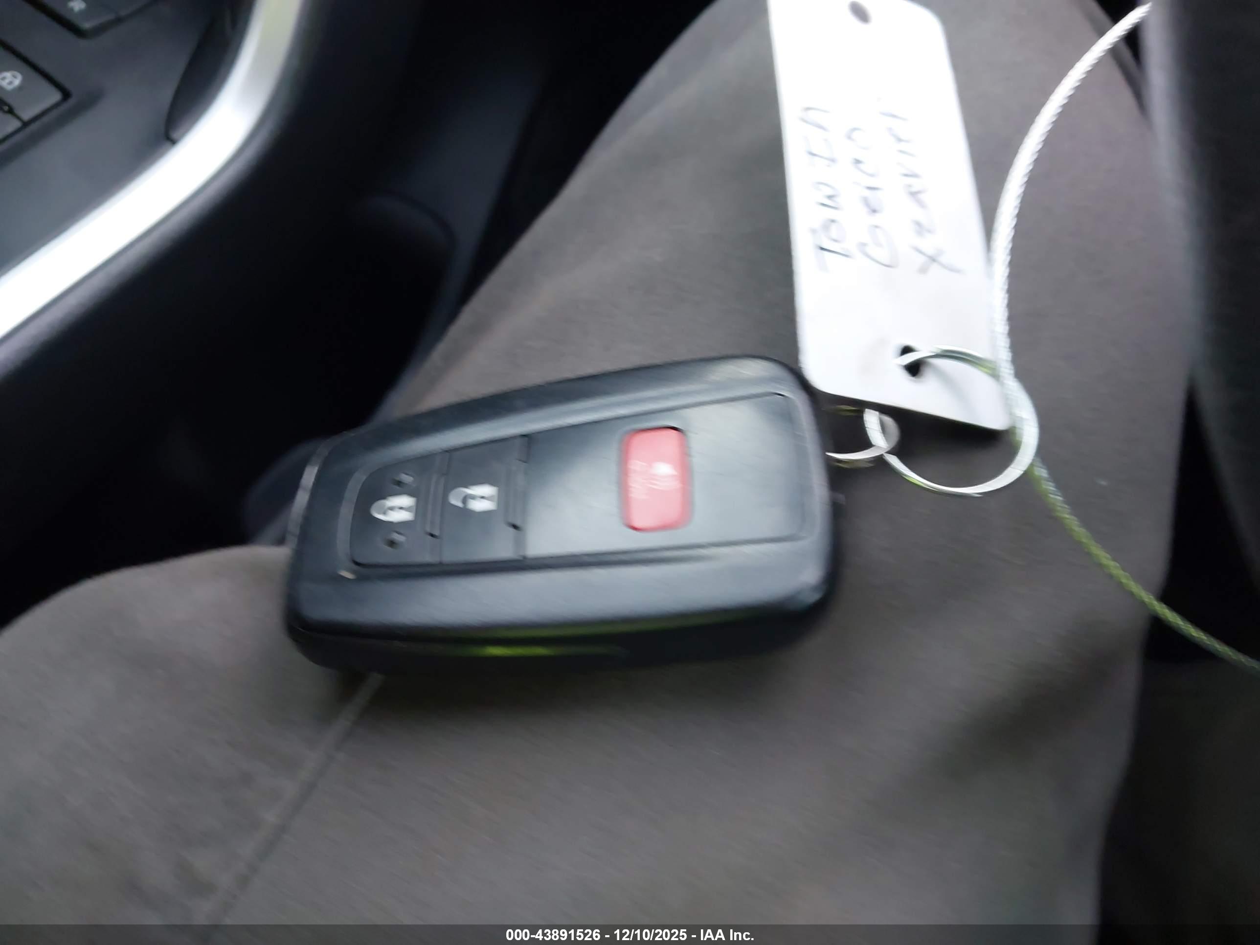 TOYOTA RAV4 image 11