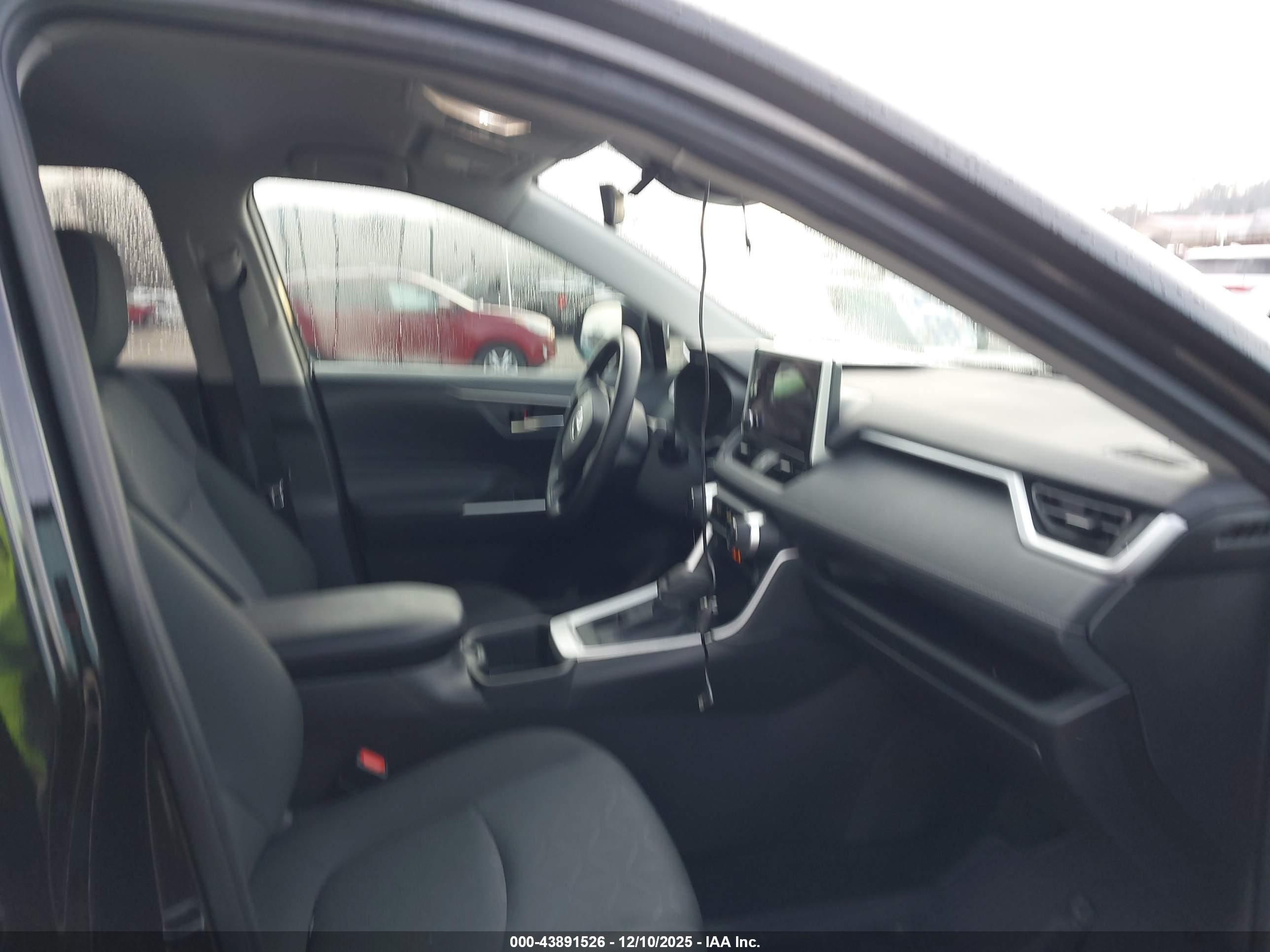 TOYOTA RAV4 image 5