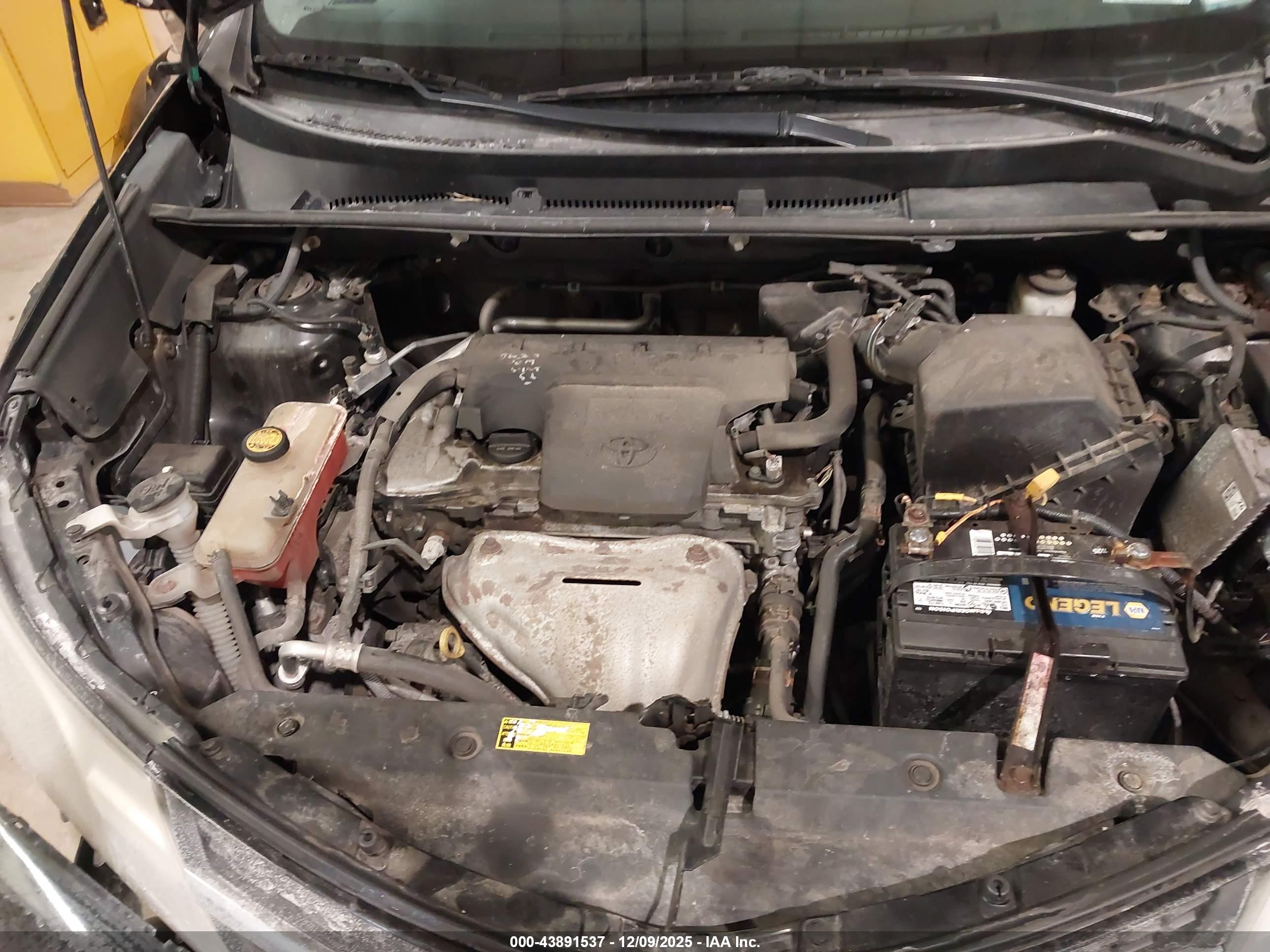 TOYOTA RAV4 image 10