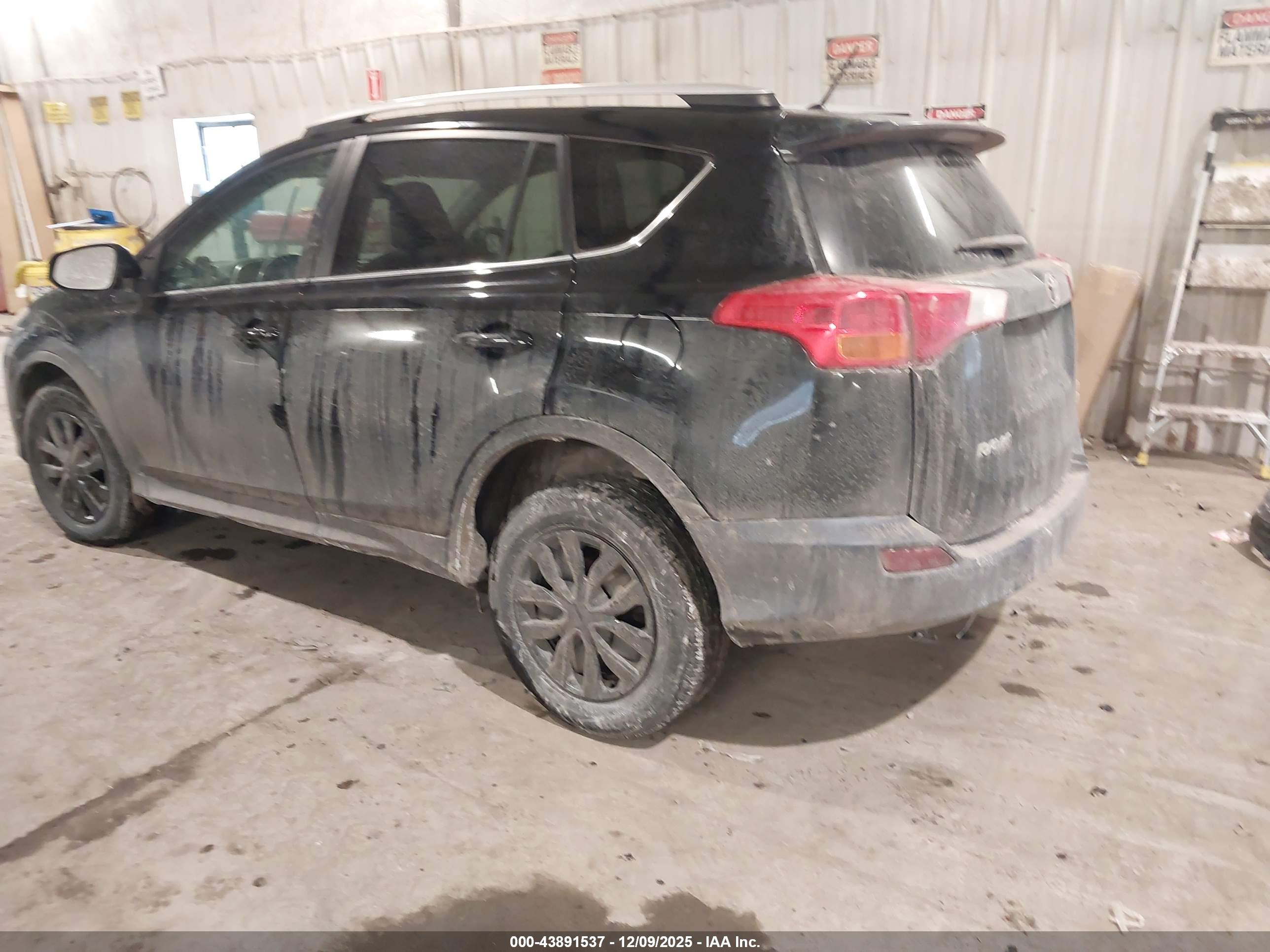 TOYOTA RAV4 image 3