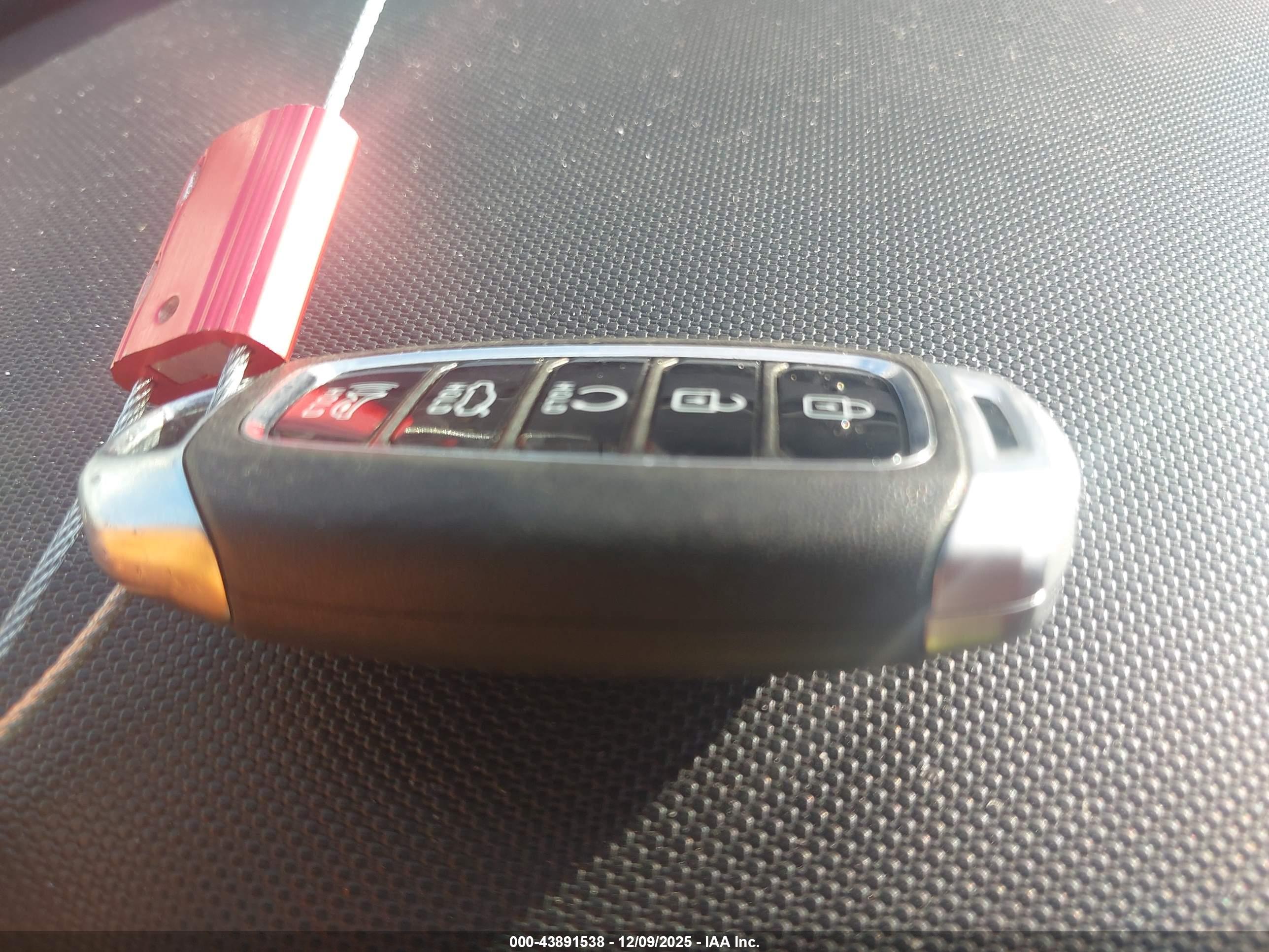 HYUNDAI ELANTRA image 11