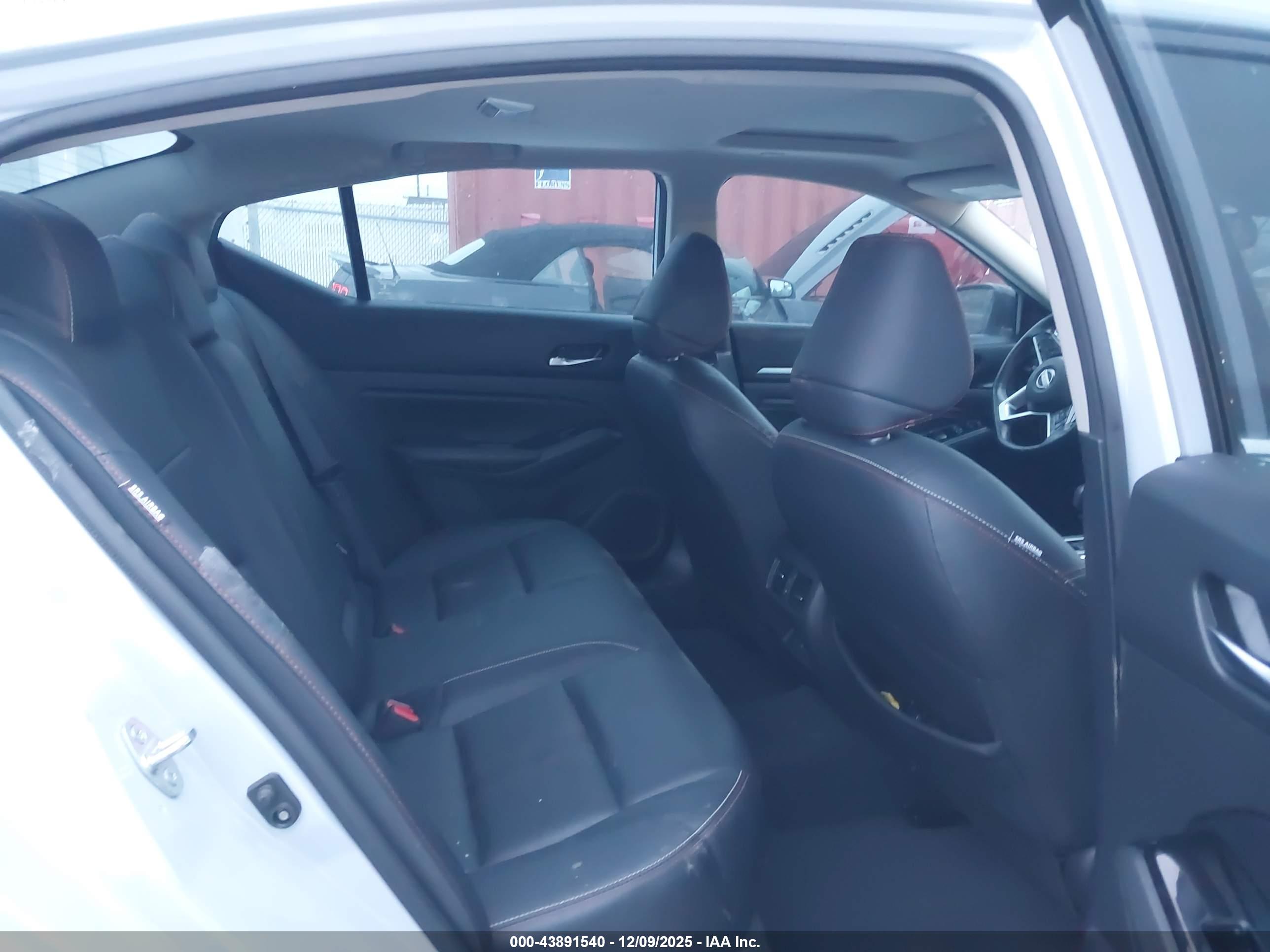 NISSAN ALTIMA image 8