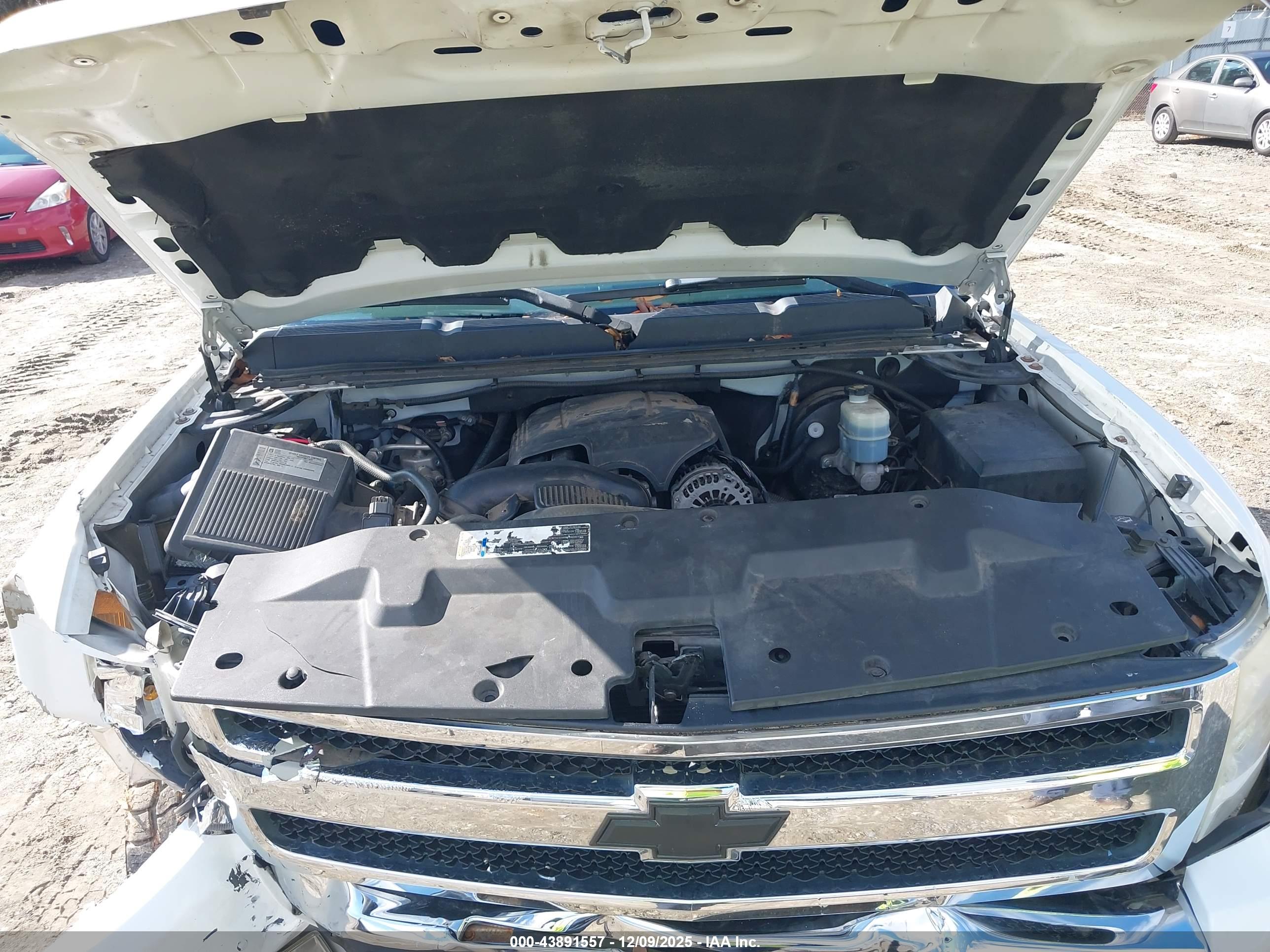CHEVROLET SILVERADO image 10