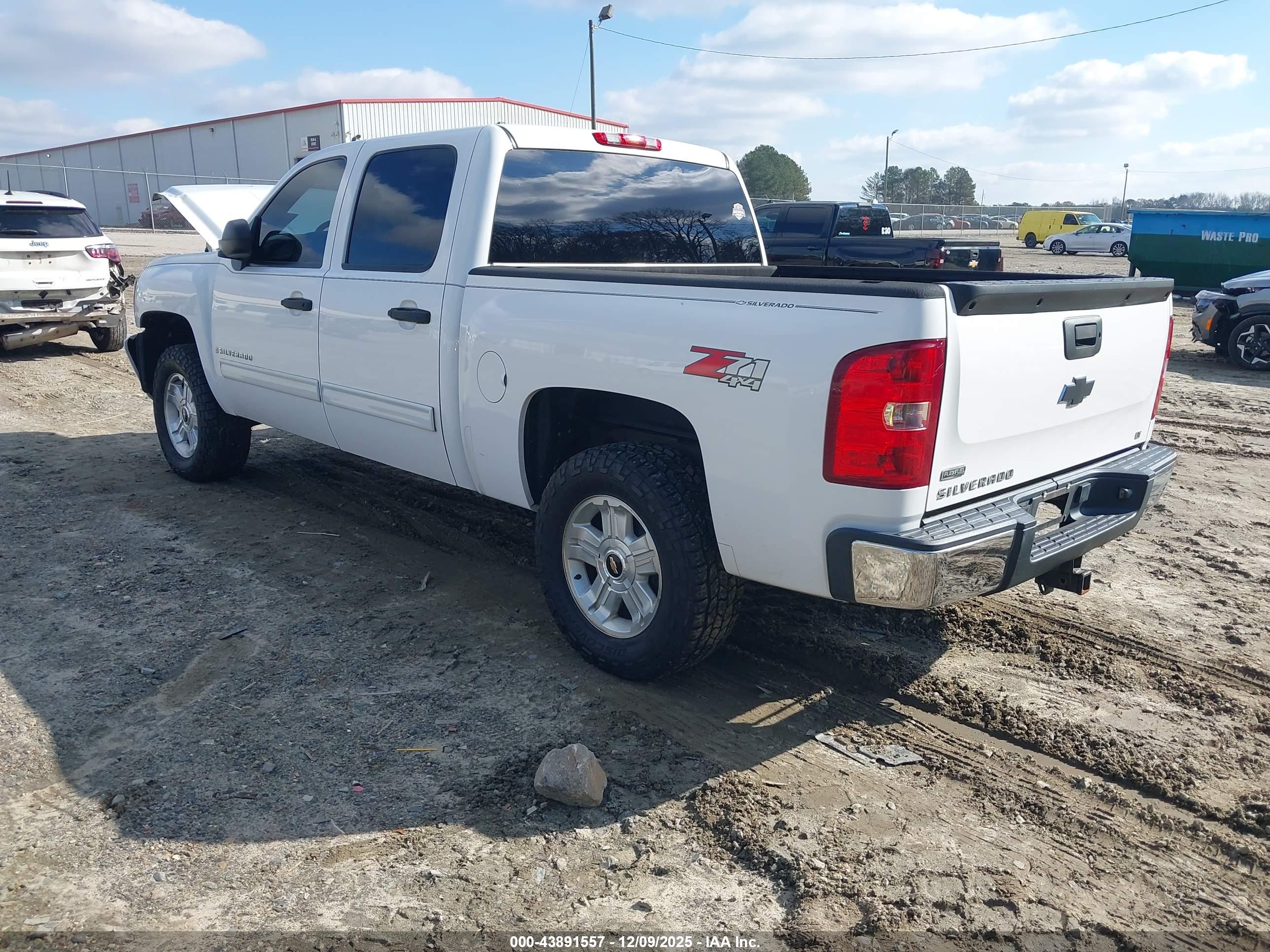CHEVROLET SILVERADO image 3