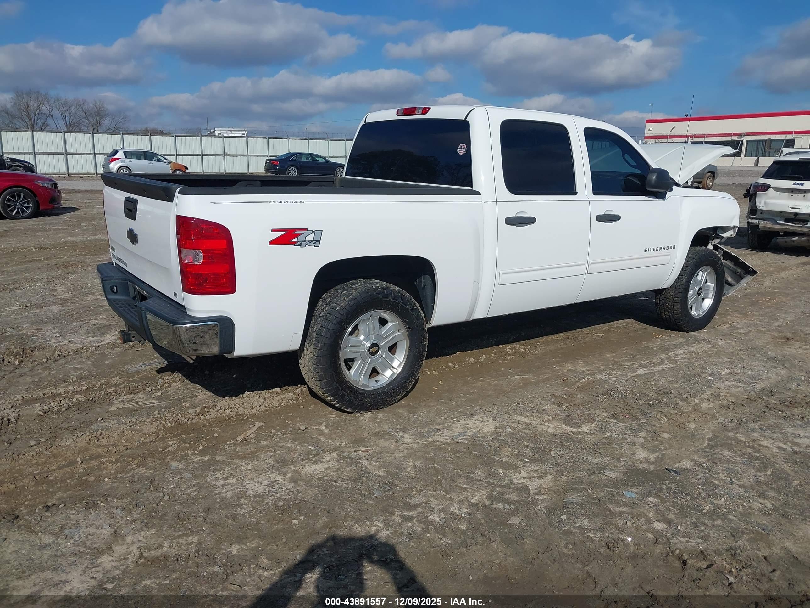 CHEVROLET SILVERADO image 4
