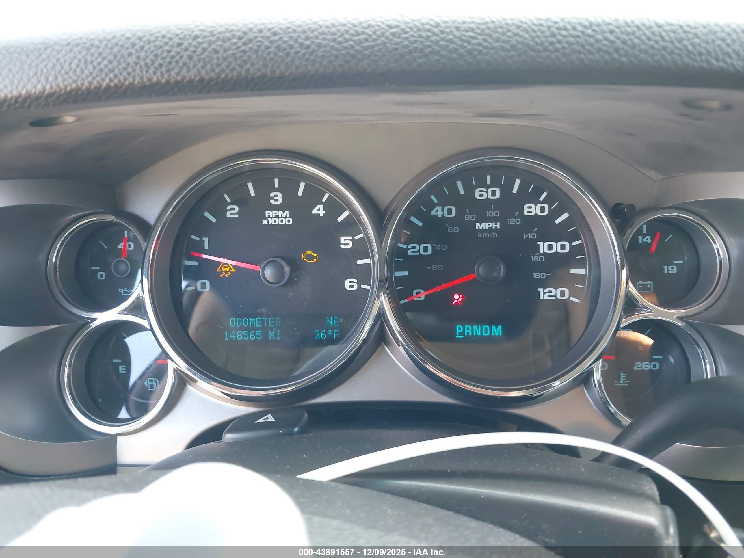 CHEVROLET SILVERADO image 7