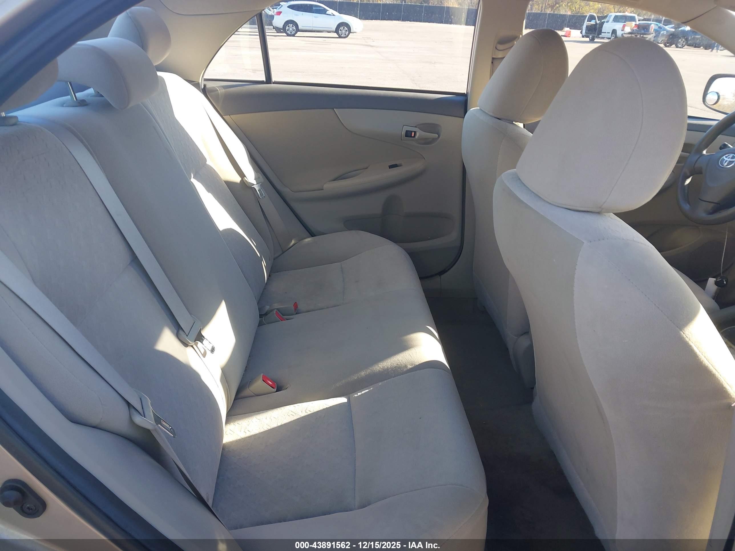 TOYOTA COROLLA image 8