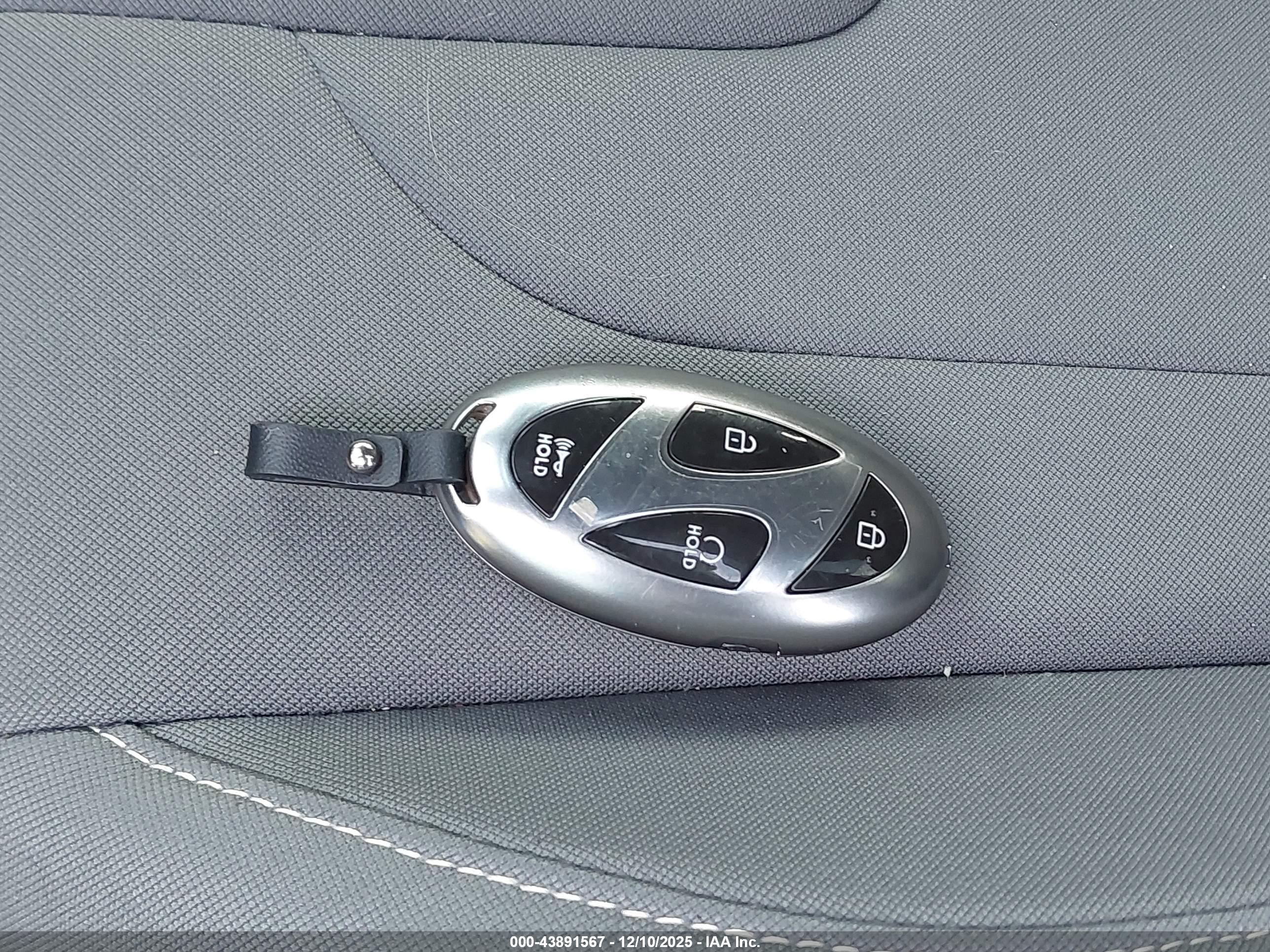 HYUNDAI ELANTRA image 11