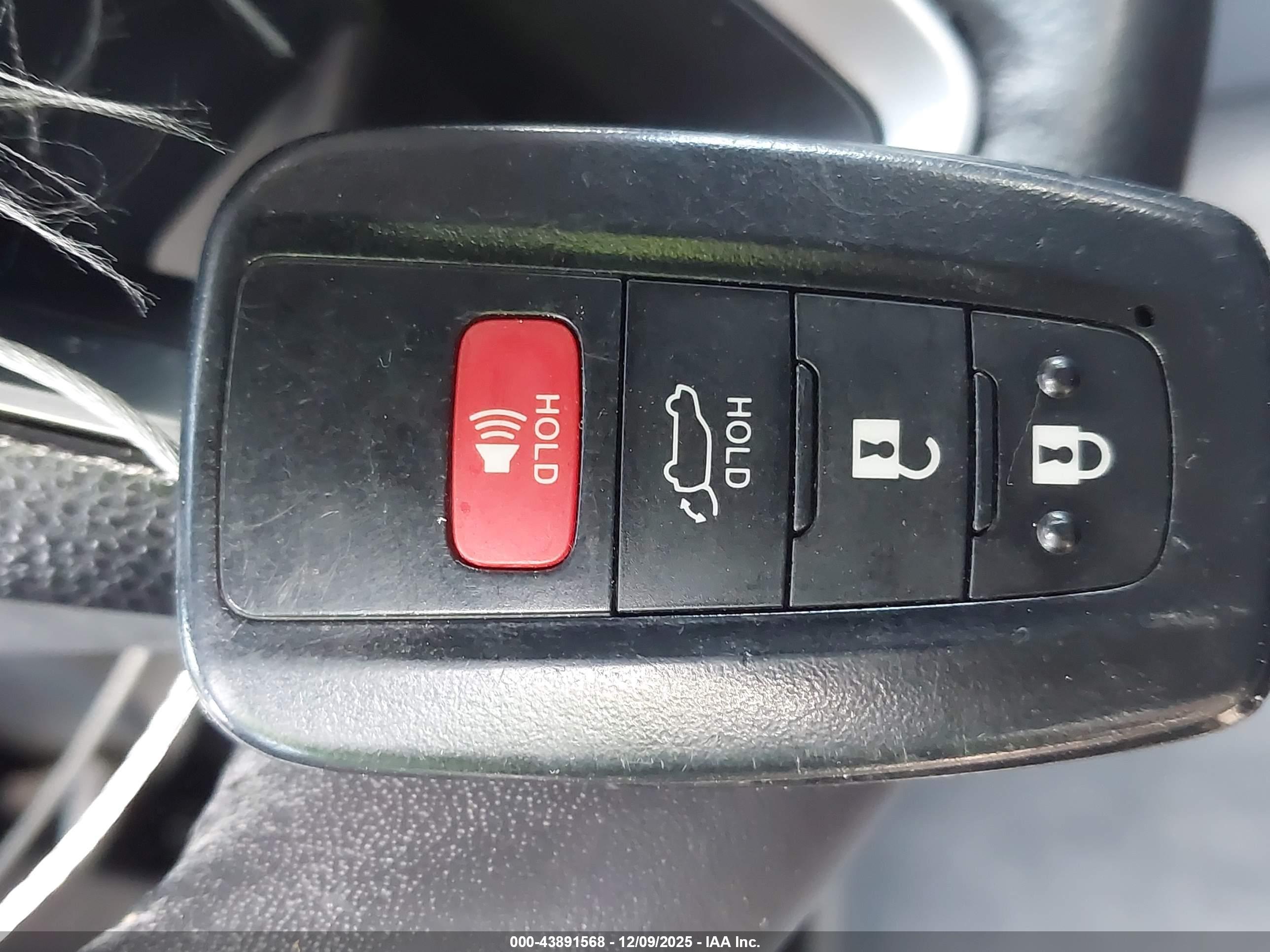 TOYOTA RAV4 image 11