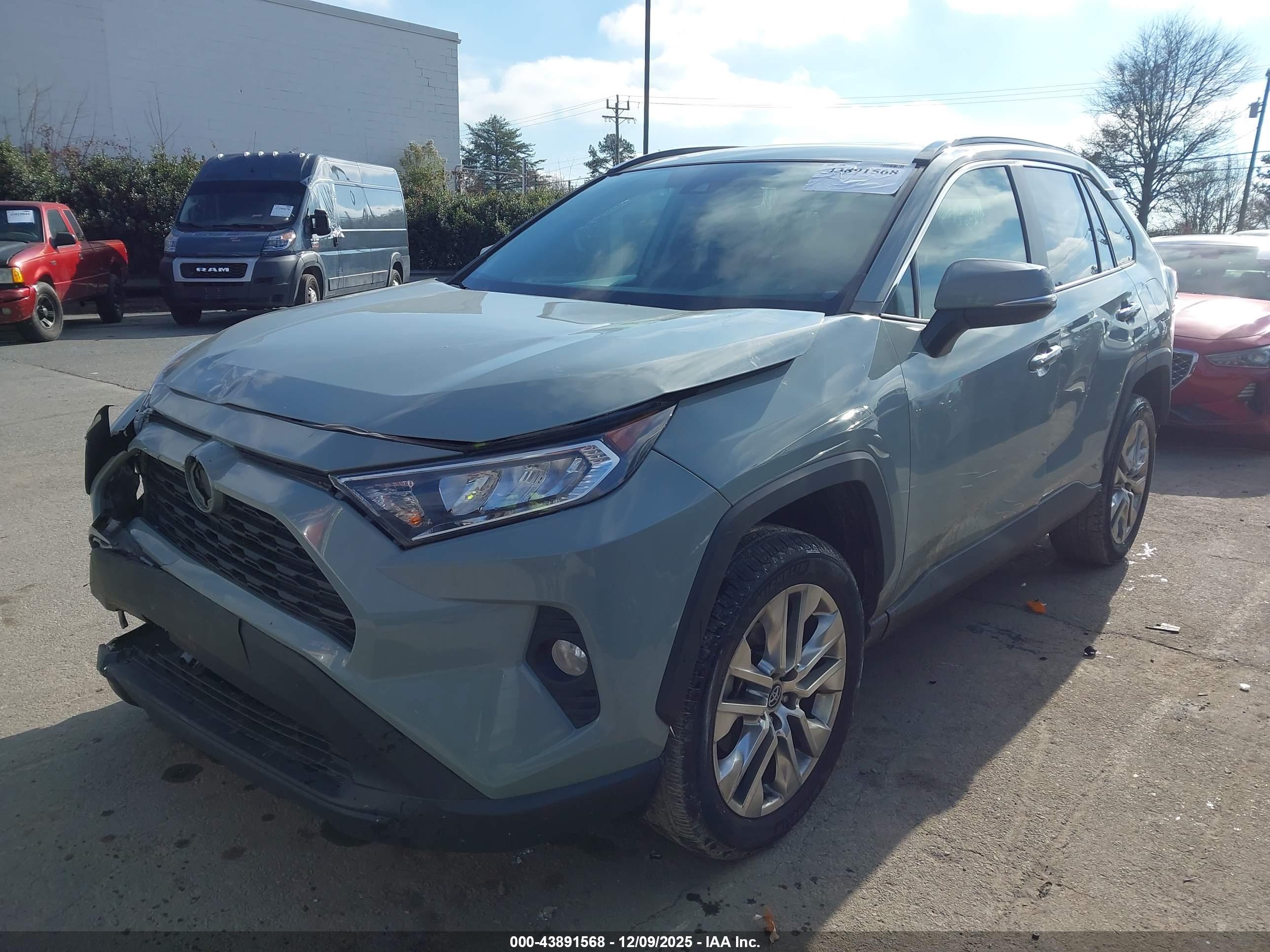 TOYOTA RAV4 image 2