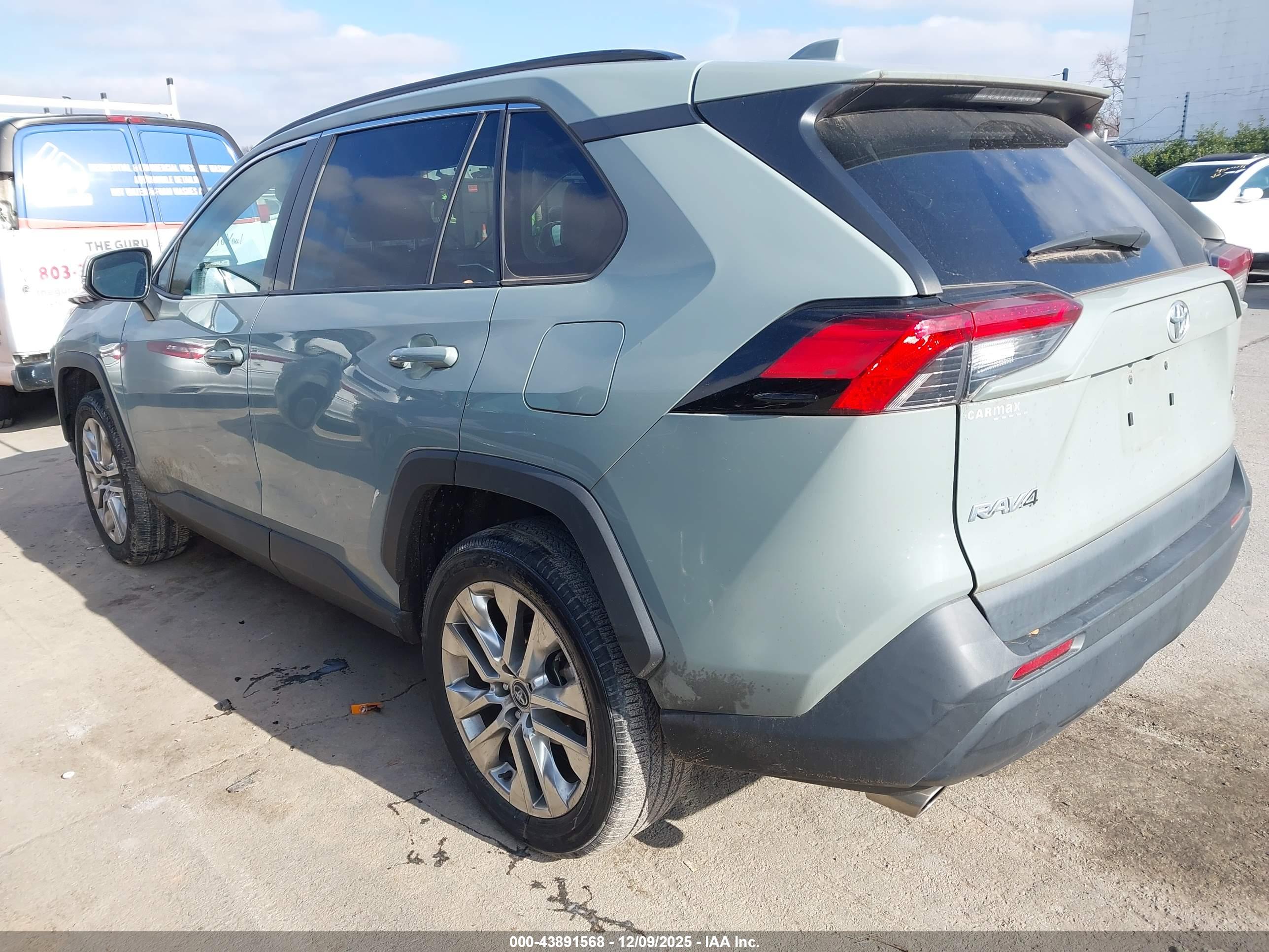 TOYOTA RAV4 image 3