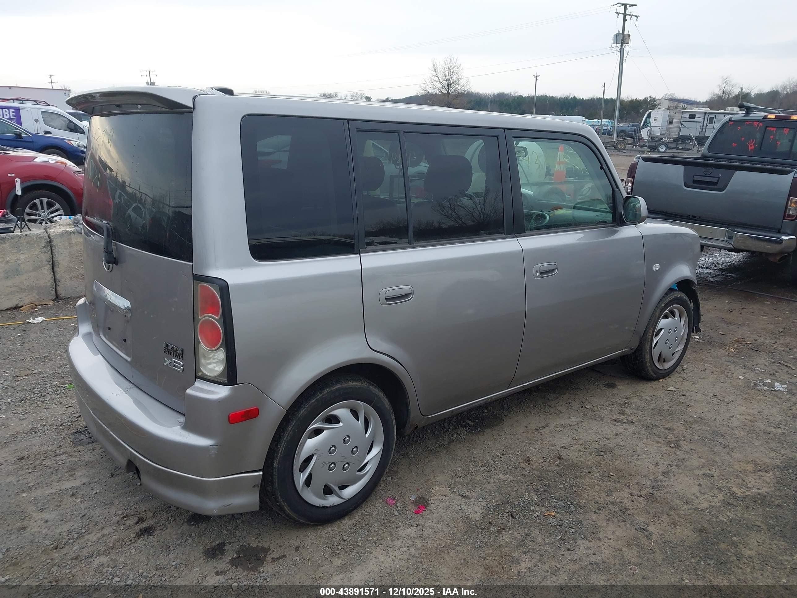 SCION XB image 4