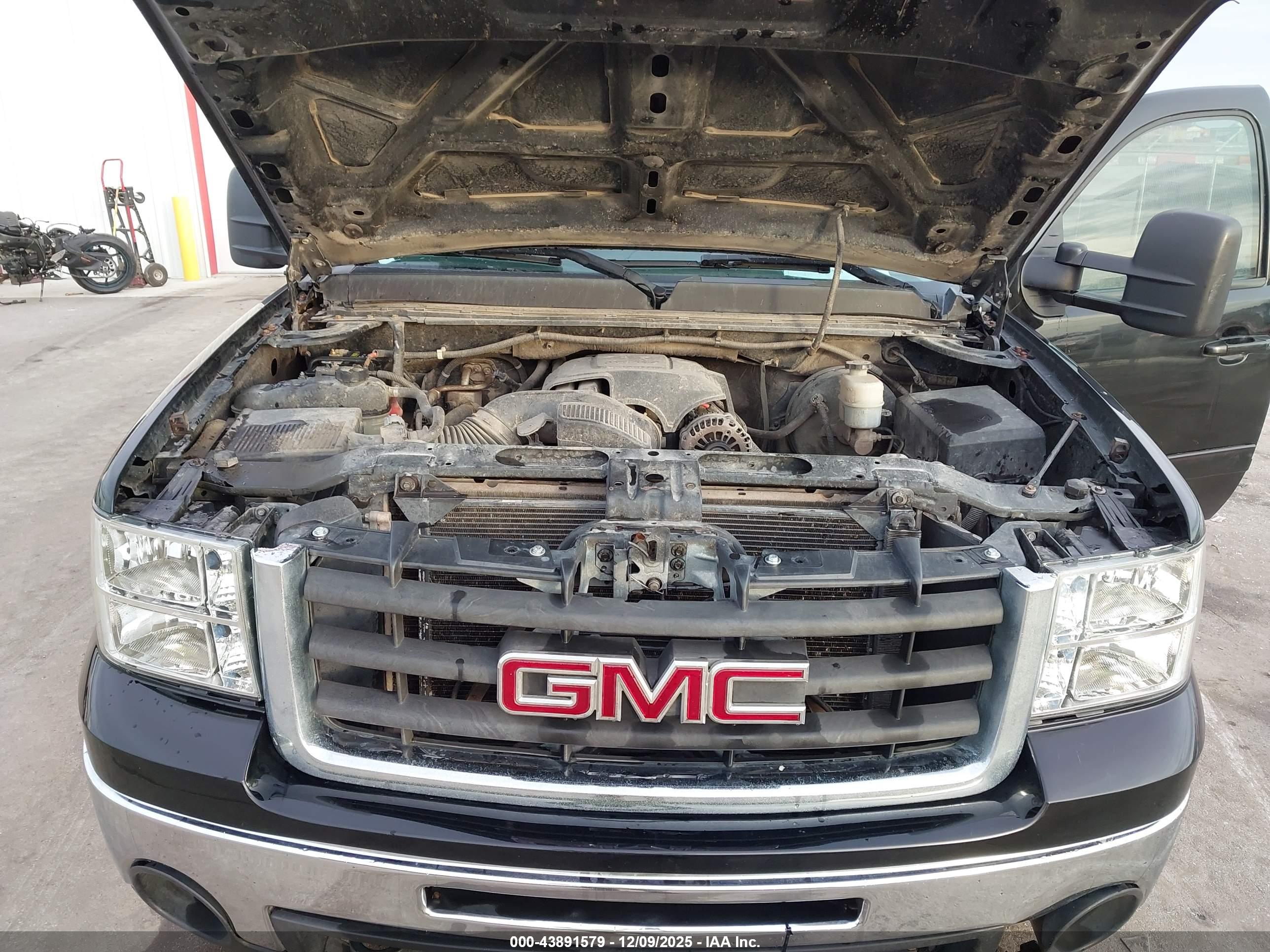 GMC SIERRA image 10