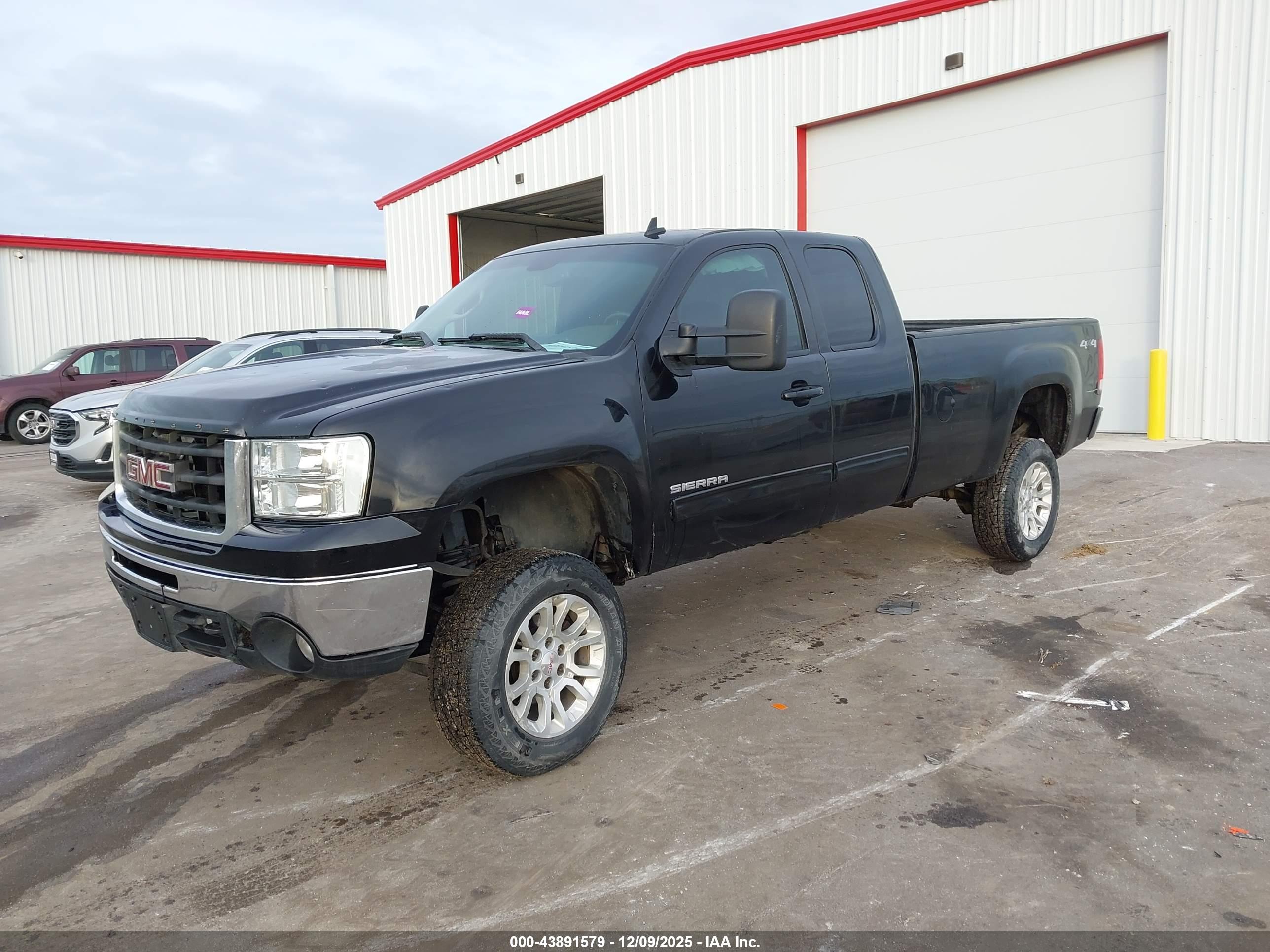 GMC SIERRA image 2