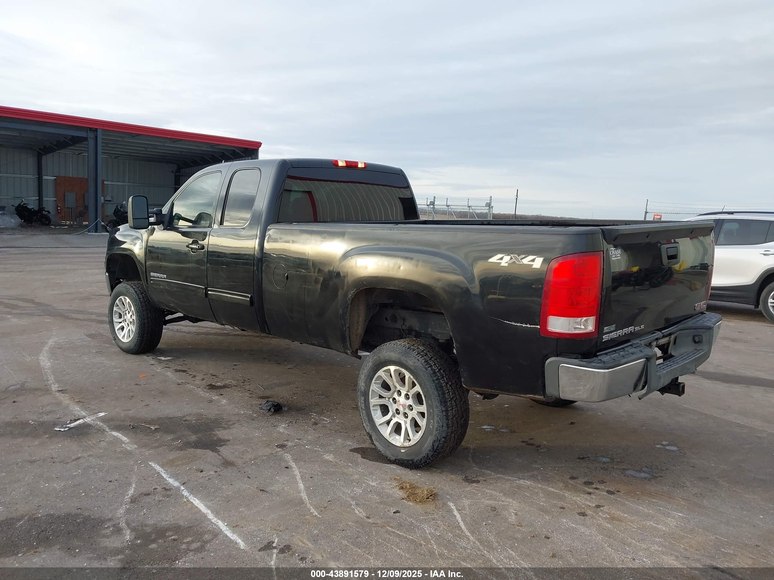 GMC SIERRA image 3