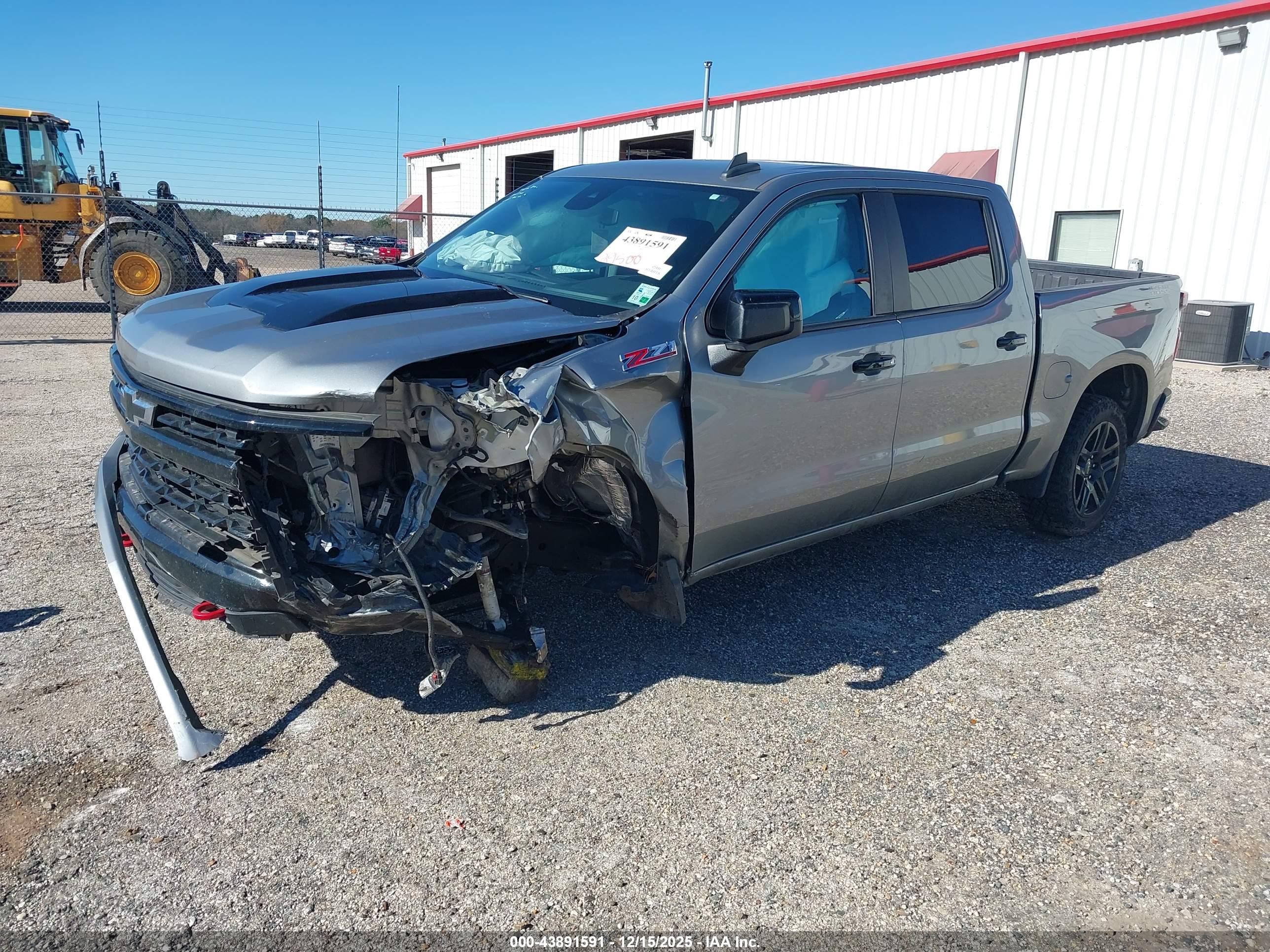 CHEVROLET SILVERADO image 2