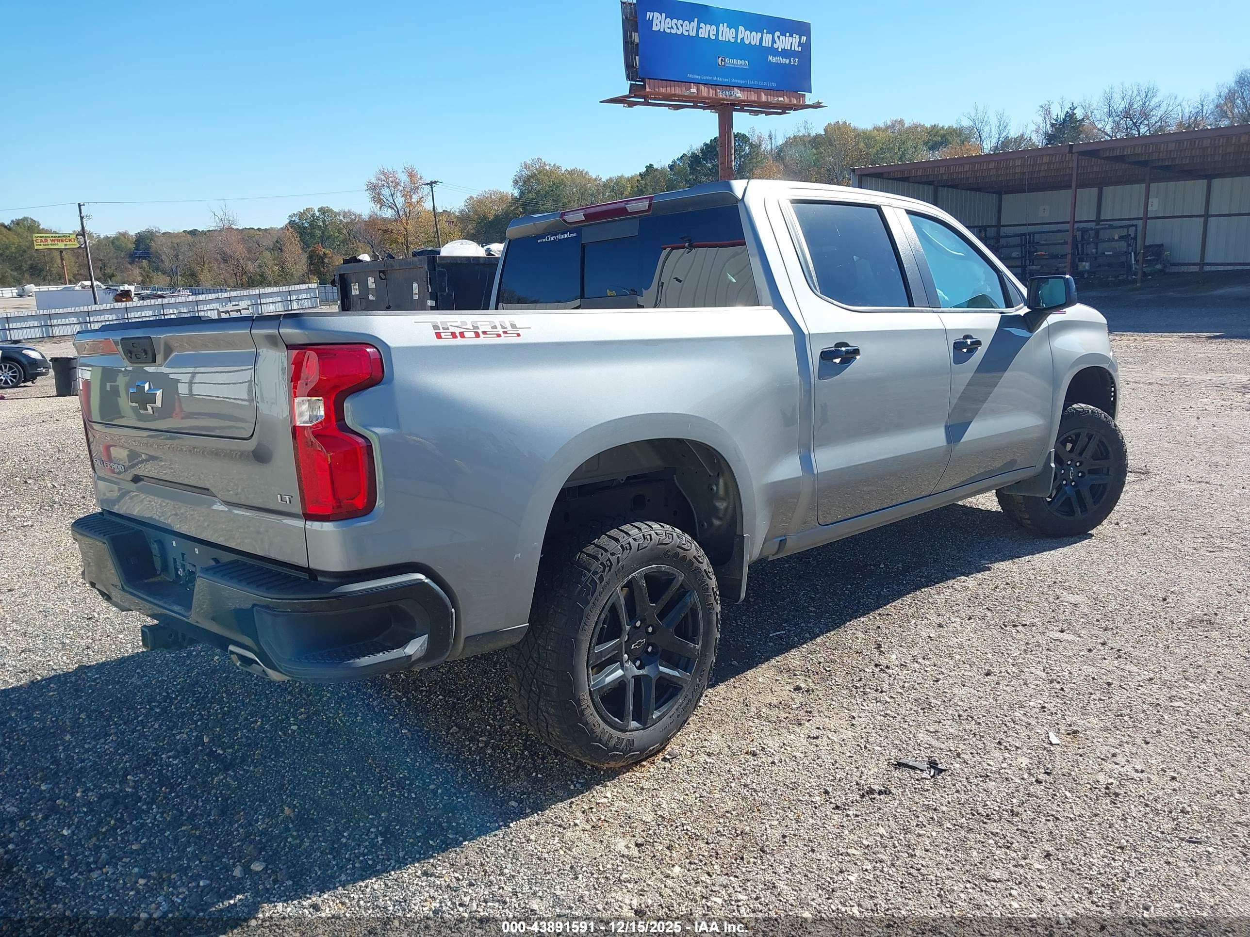CHEVROLET SILVERADO image 4