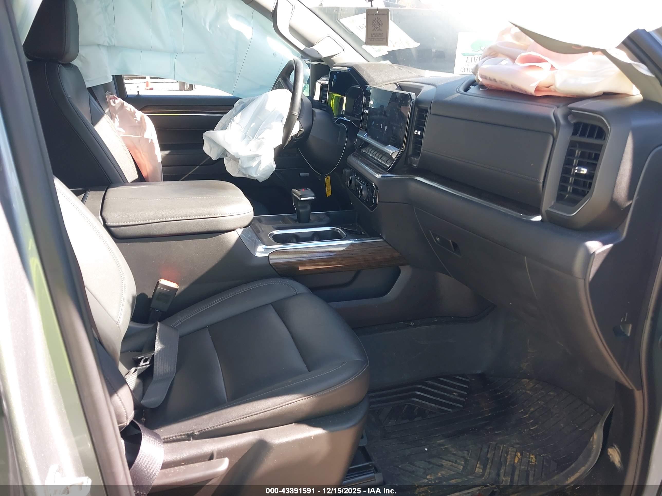 CHEVROLET SILVERADO image 5