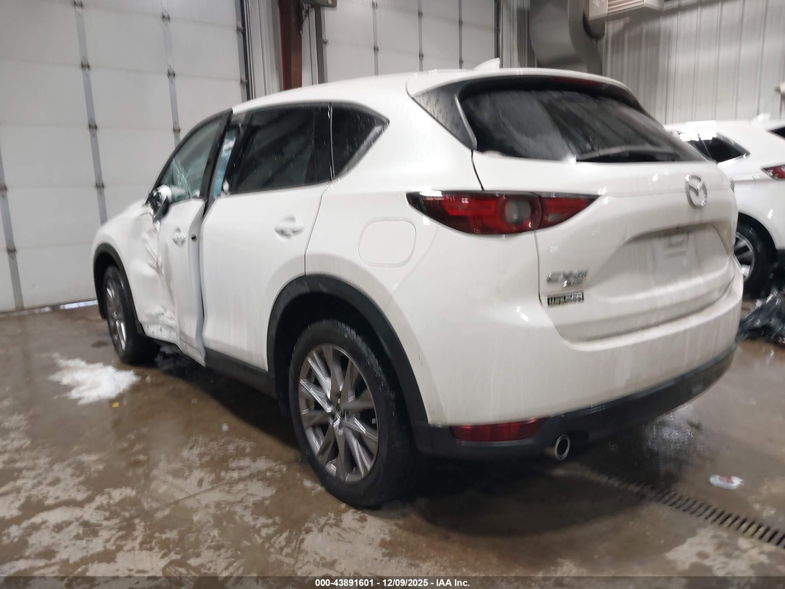 MAZDA CX-5 image 3
