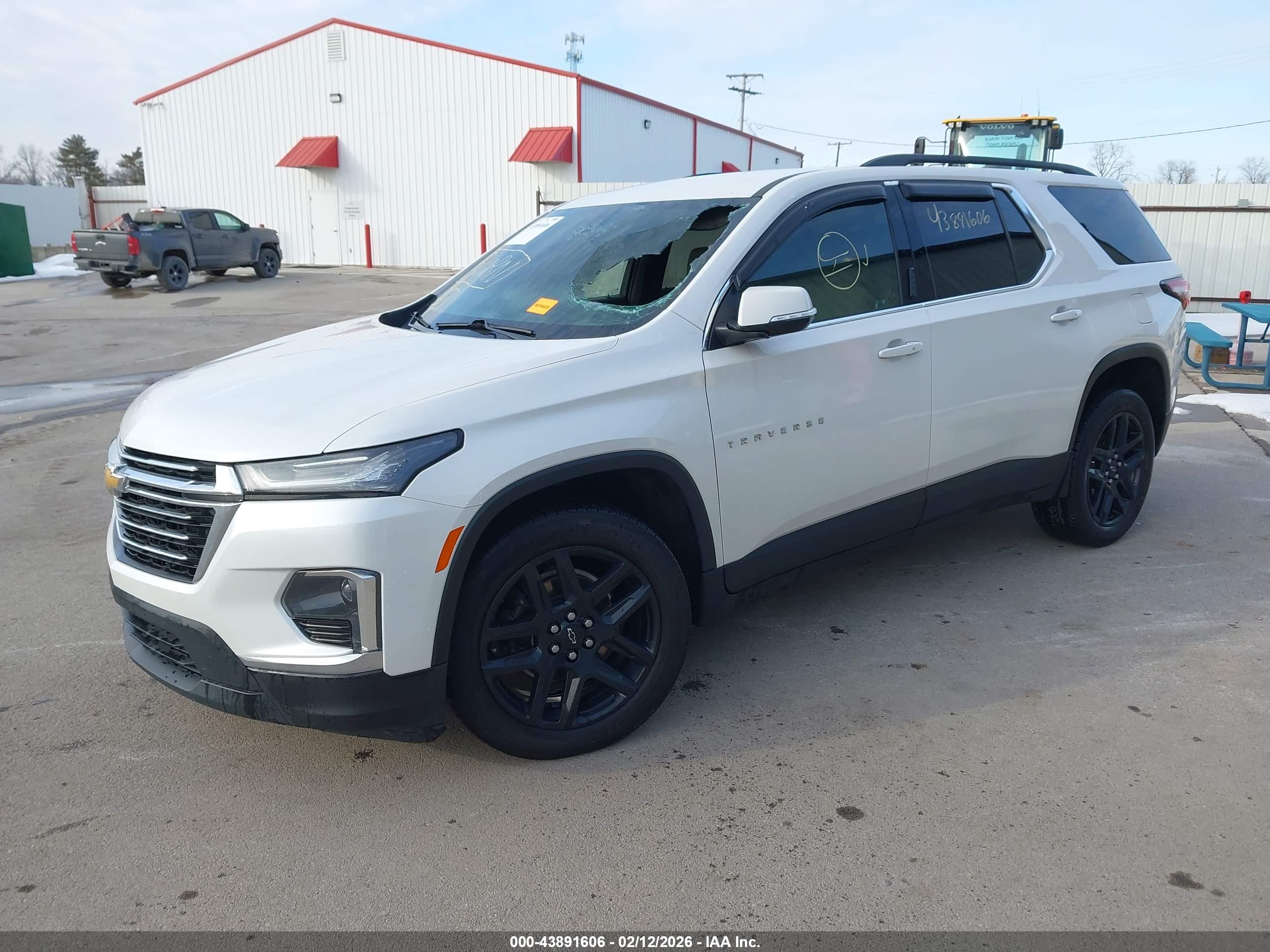 CHEVROLET TRAVERSE image 2