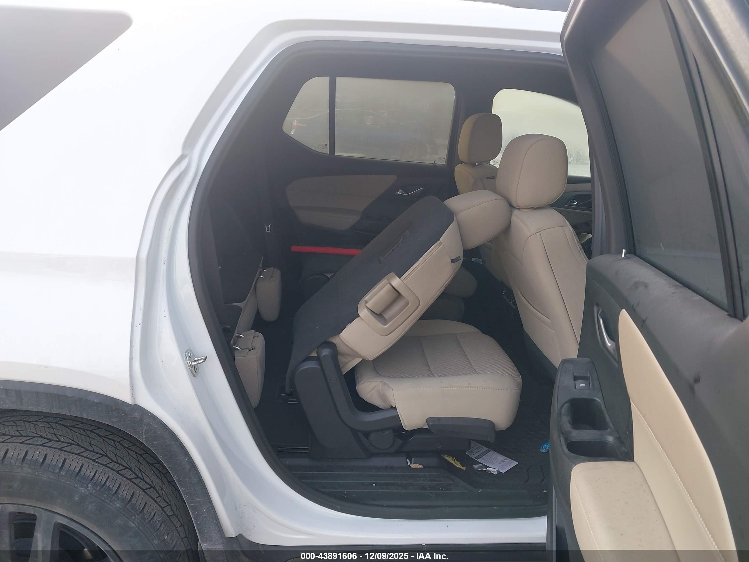 CHEVROLET TRAVERSE image 8
