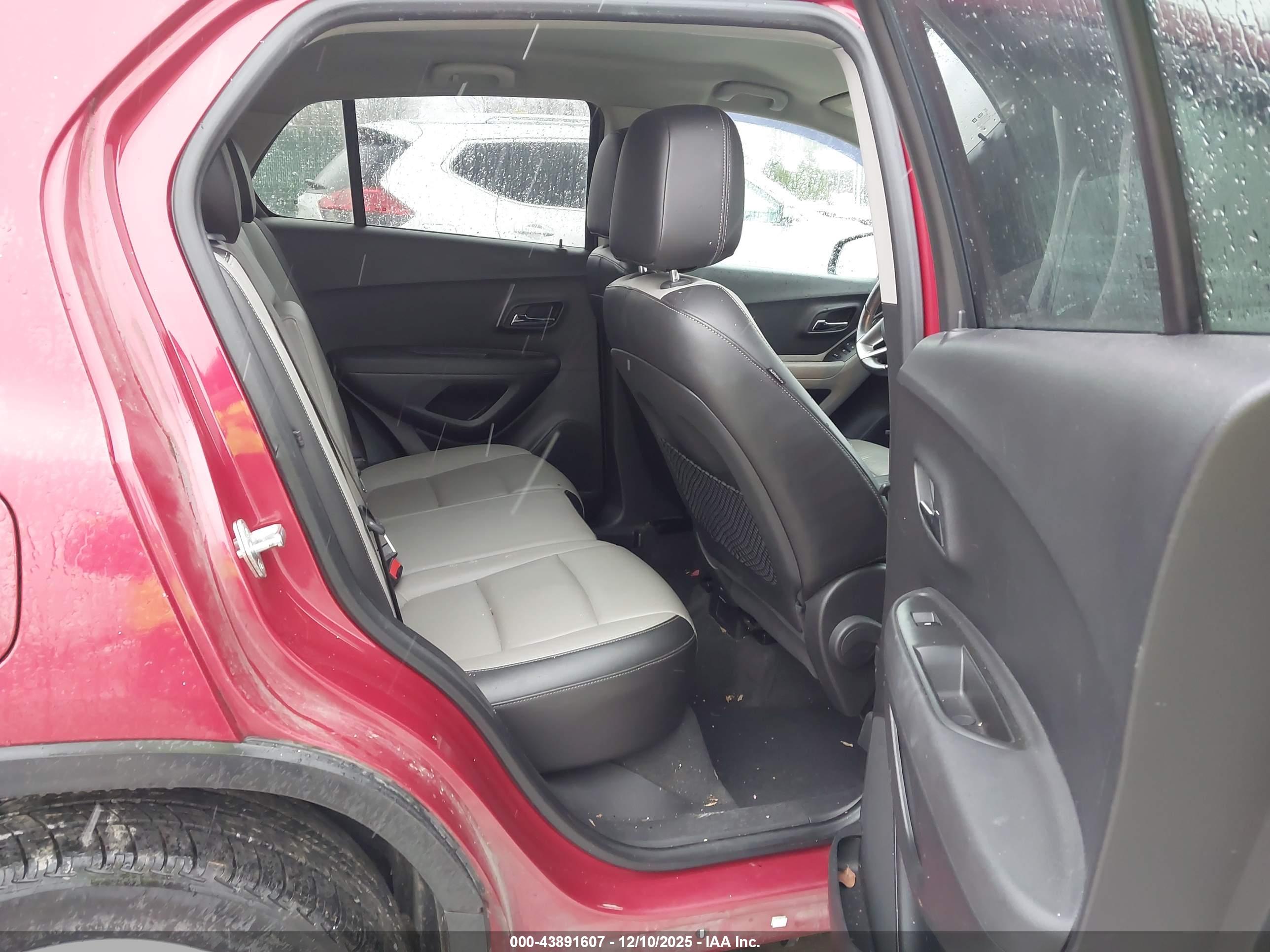 CHEVROLET TRAX image 8