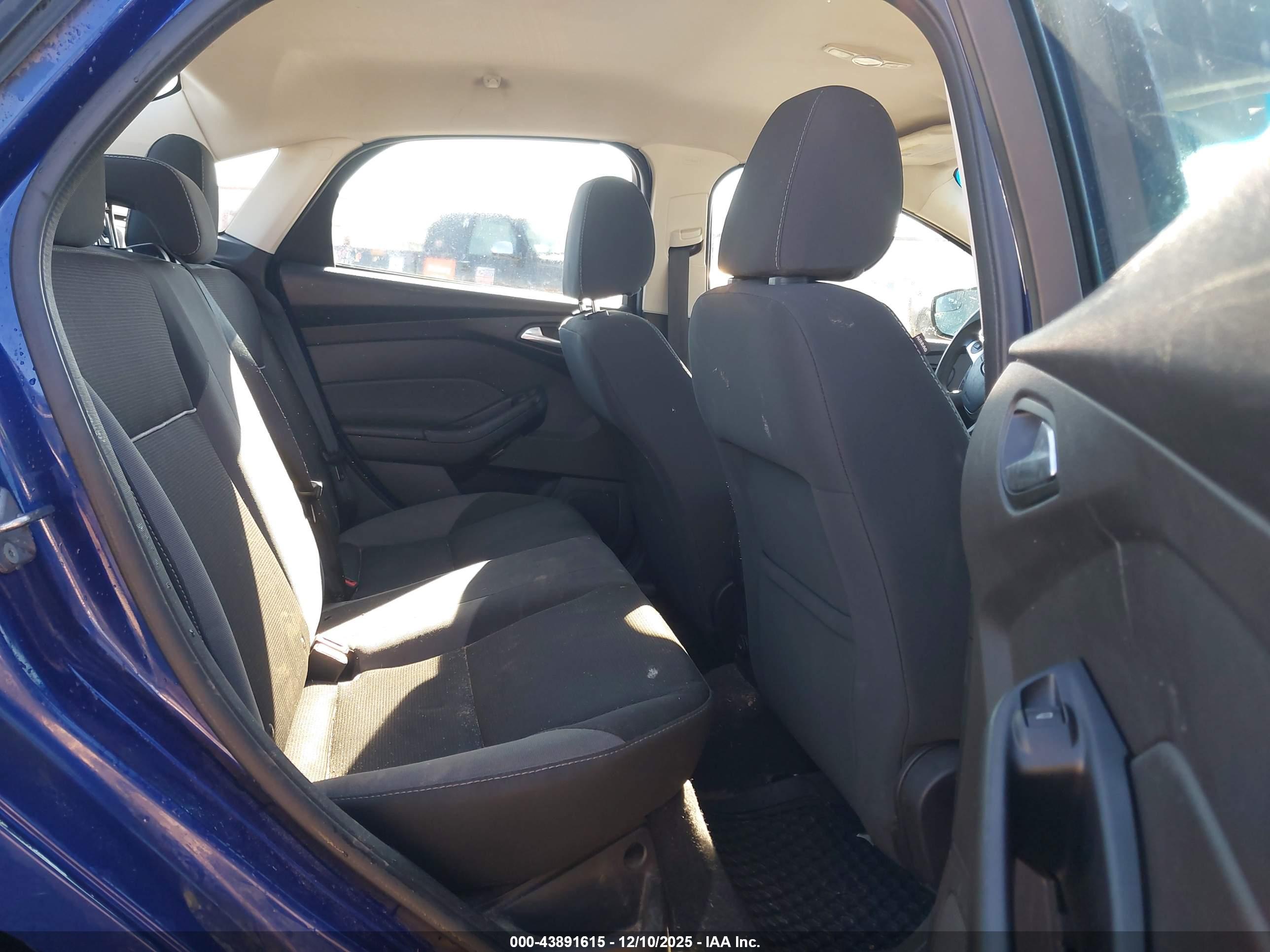 FORD FOCUS image 8