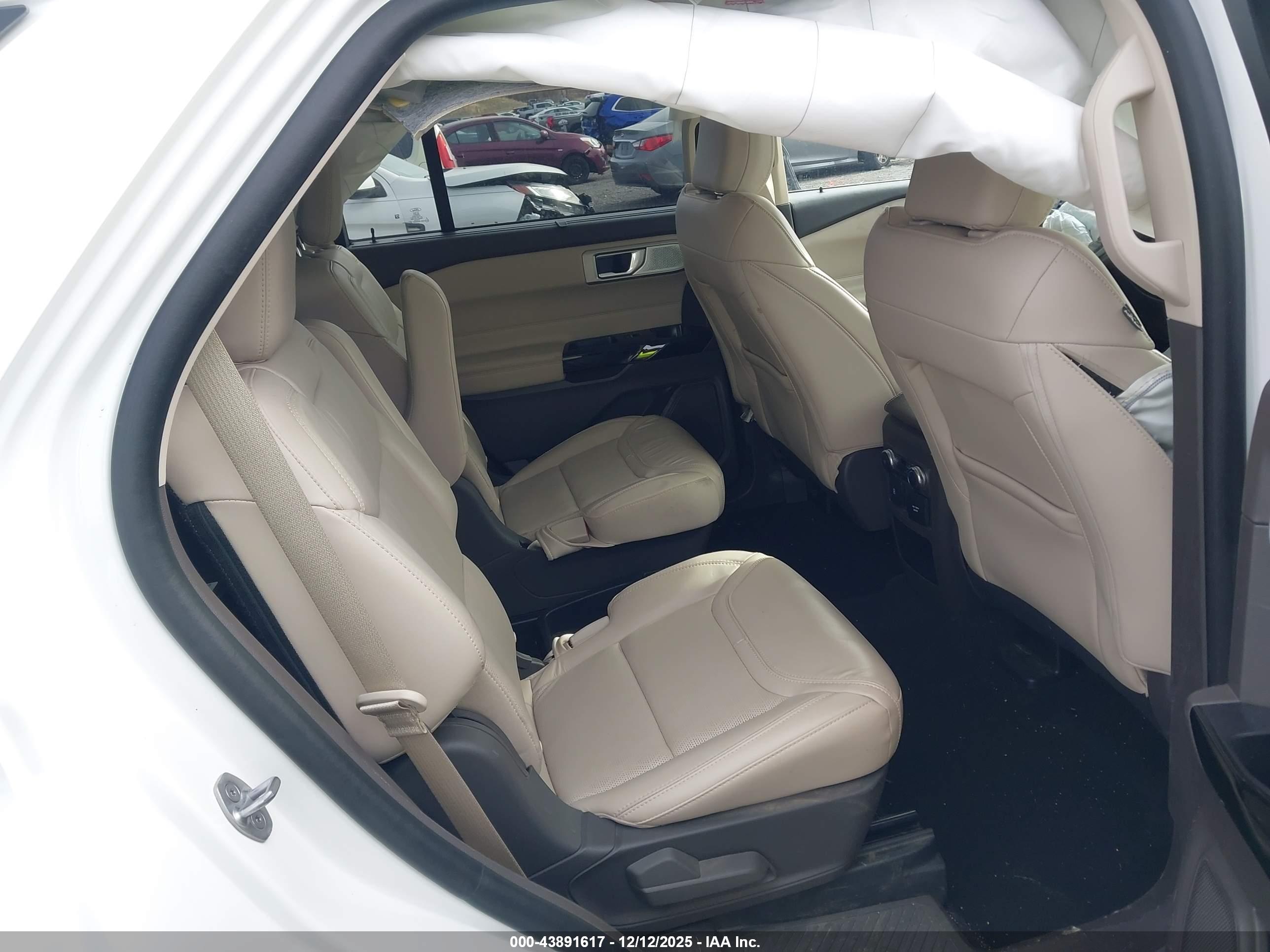FORD EXPLORER image 8