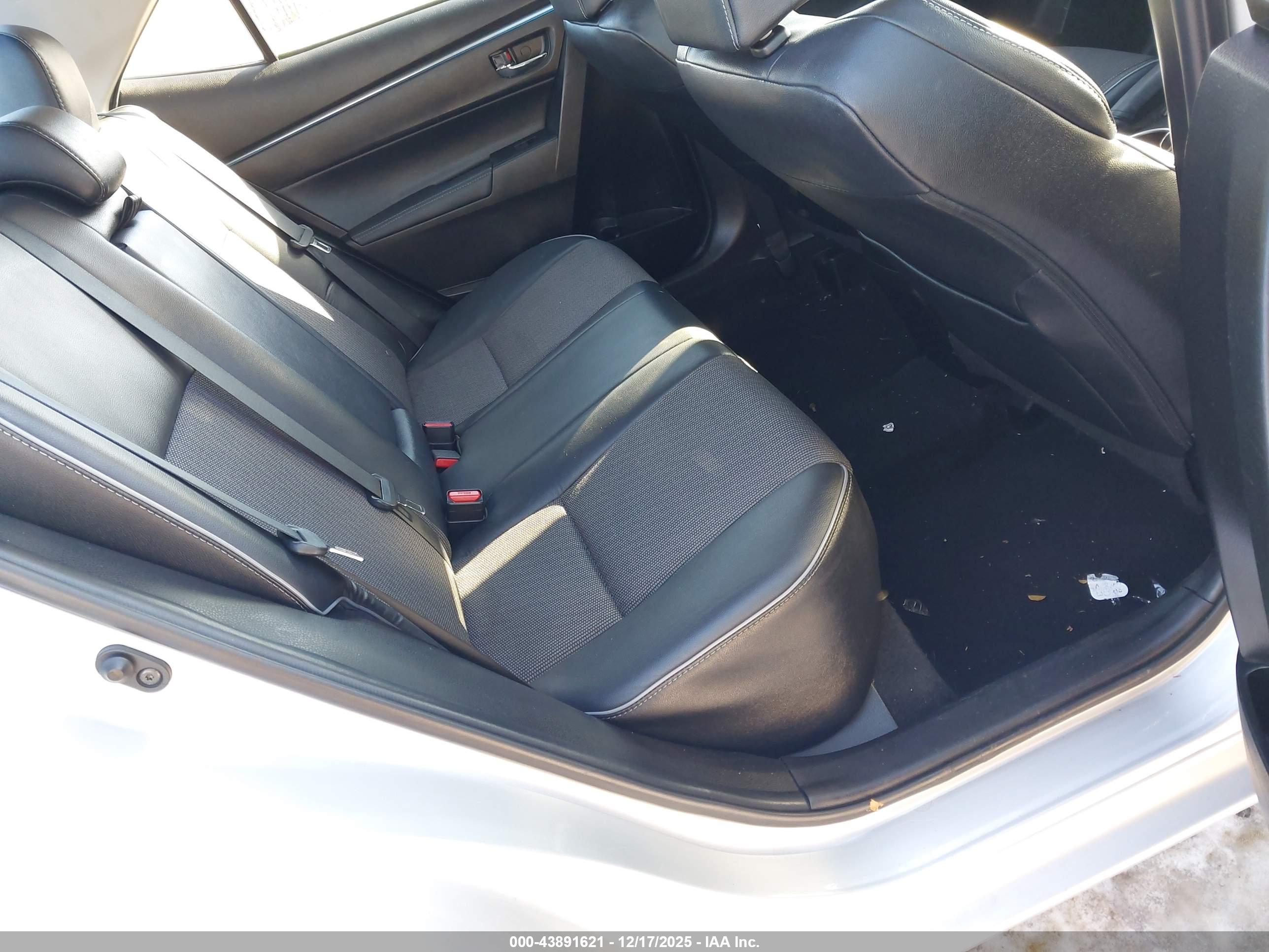 TOYOTA COROLLA image 8