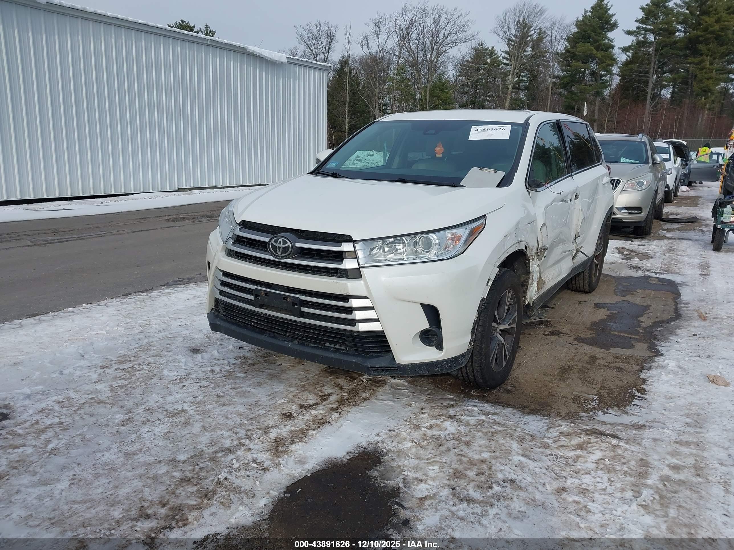 TOYOTA HIGHLANDER image 2