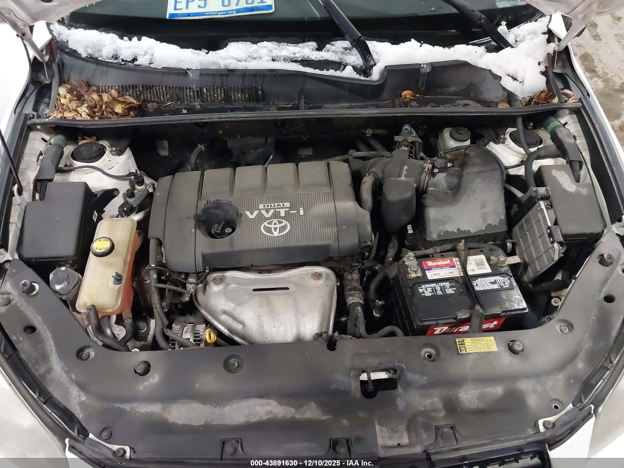 TOYOTA RAV4 image 10