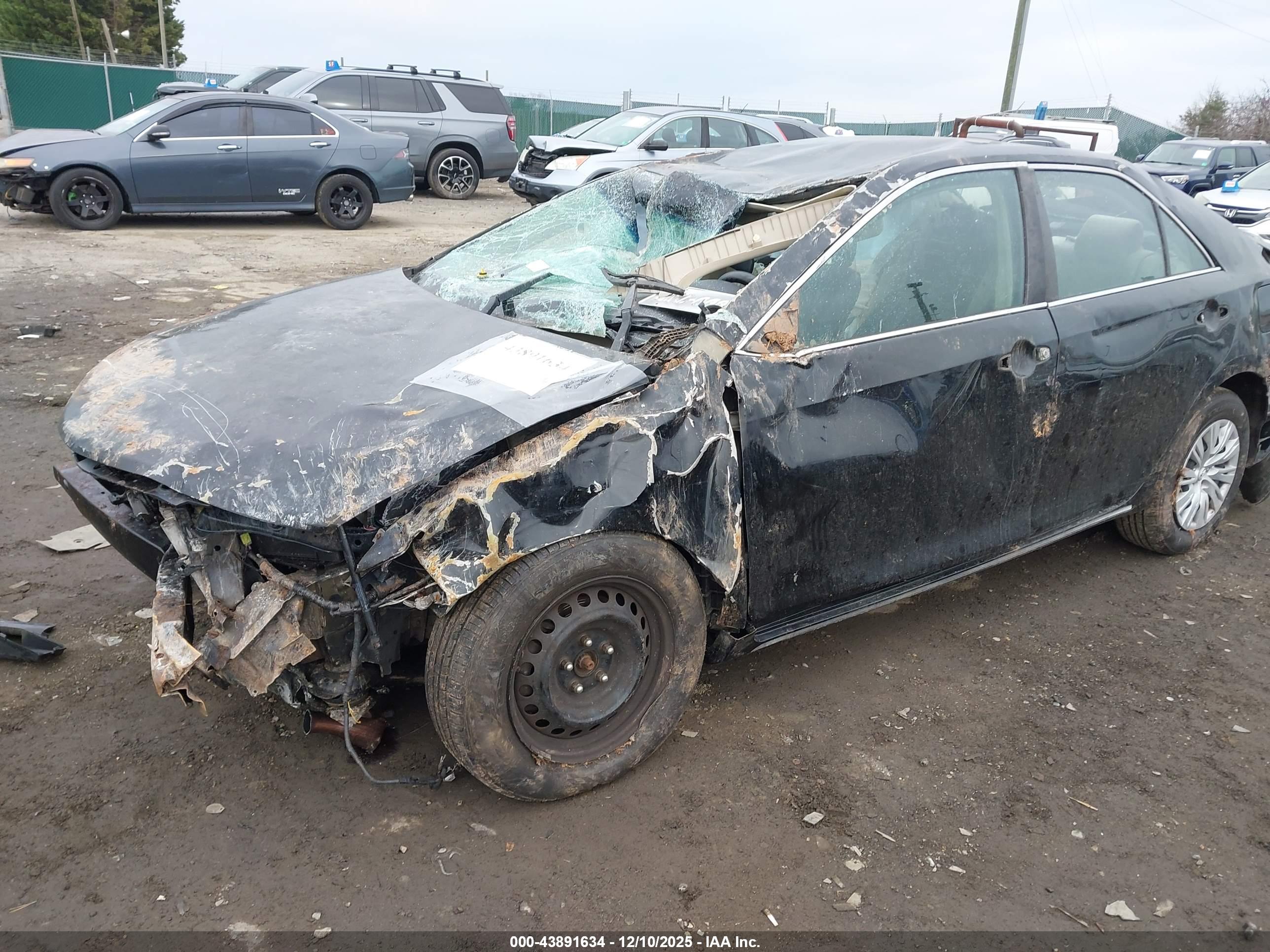 TOYOTA CAMRY image 2