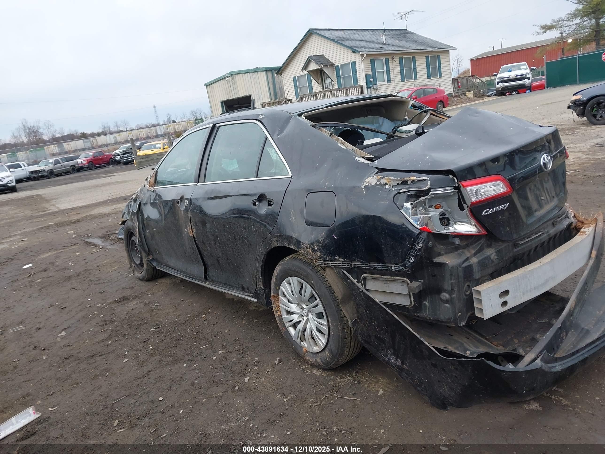 TOYOTA CAMRY image 3