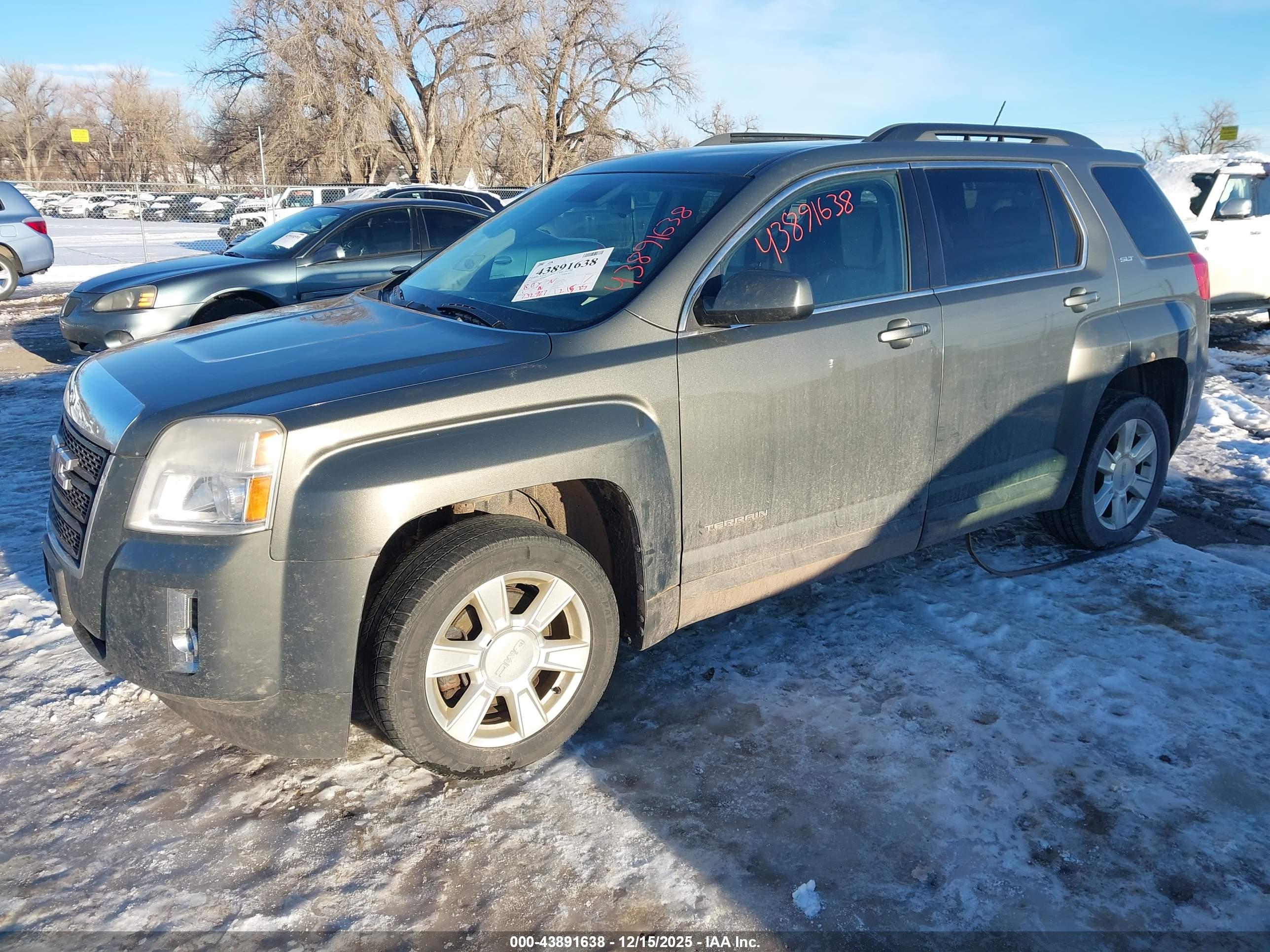 GMC TERRAIN image 2